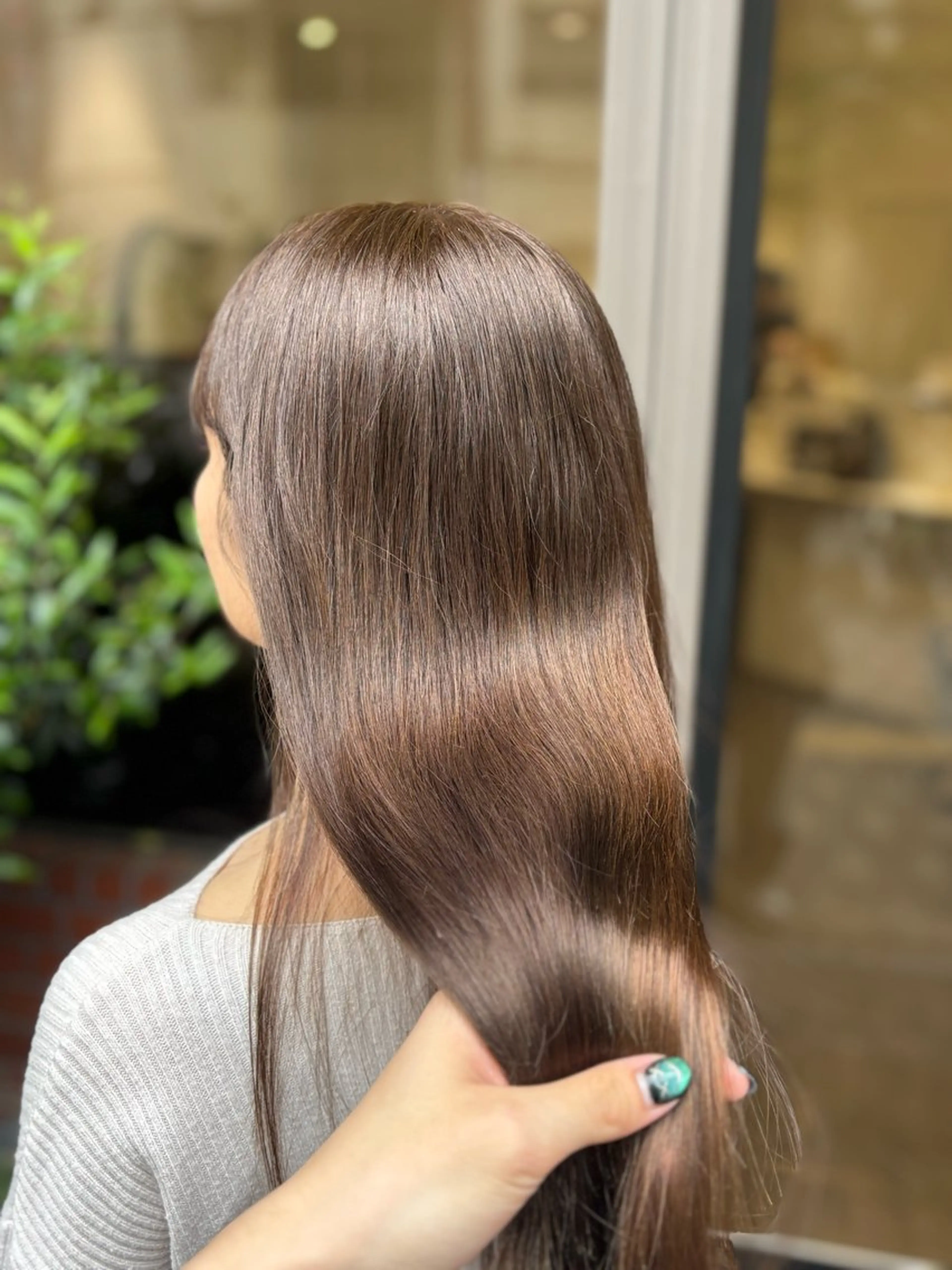 セミロング カラー ブラウンカラー 透明感カラー オリーブブラウン cocotte宜喜 弘希のヘアスタイル