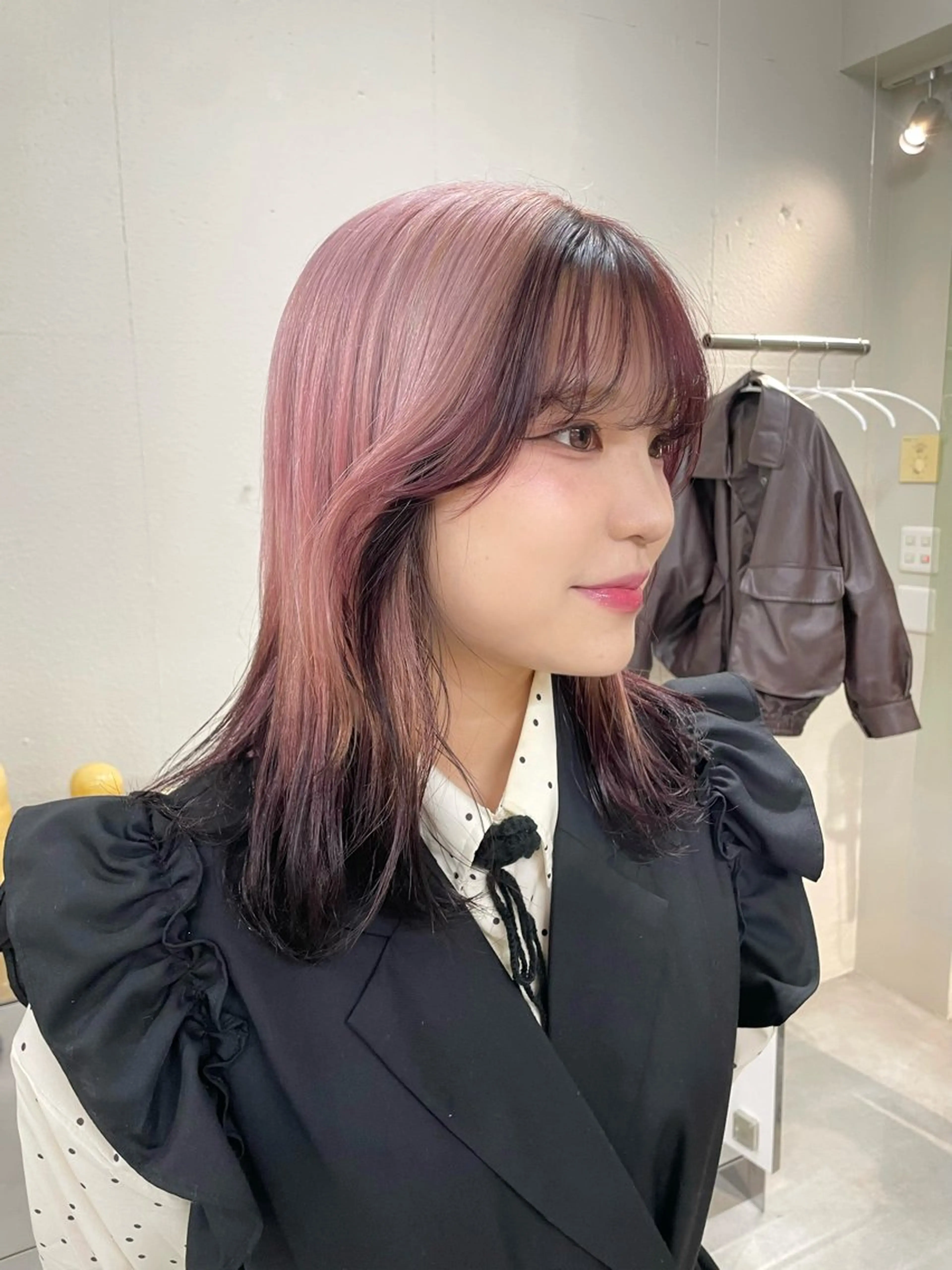 セミロング カラー ブロンド ブラウンカラー ピンクカラー ピンクブラウン 顔周りカット ヘアカラー mana/ハイトーン /ヘアセット🎀のヘアスタイル