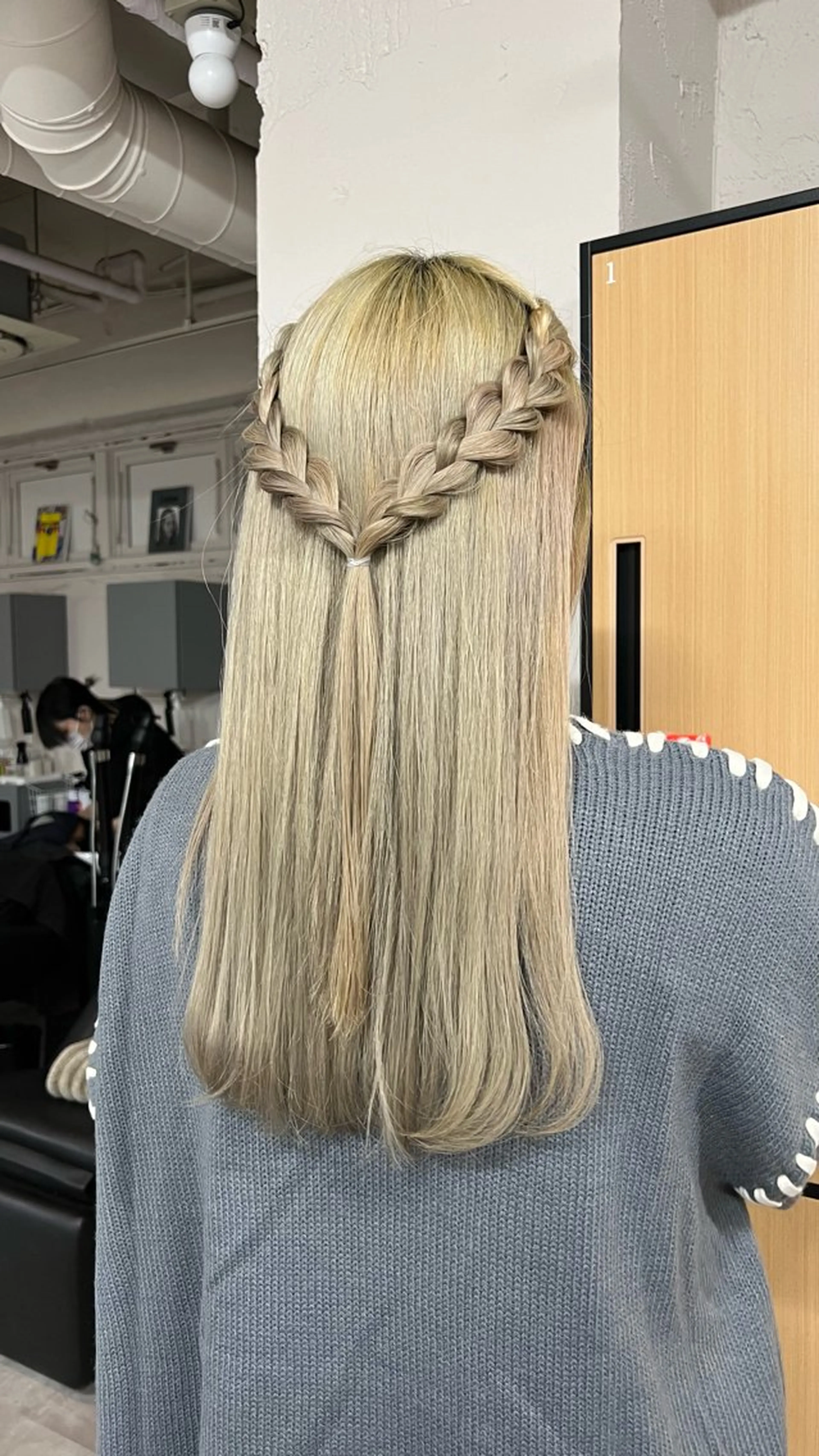 ロング カラー ヘアアレンジ ベージュカラー ブリーチ ダブルカラー カット ヘアカラー 🎀tokute ナオ🧸のヘアスタイル