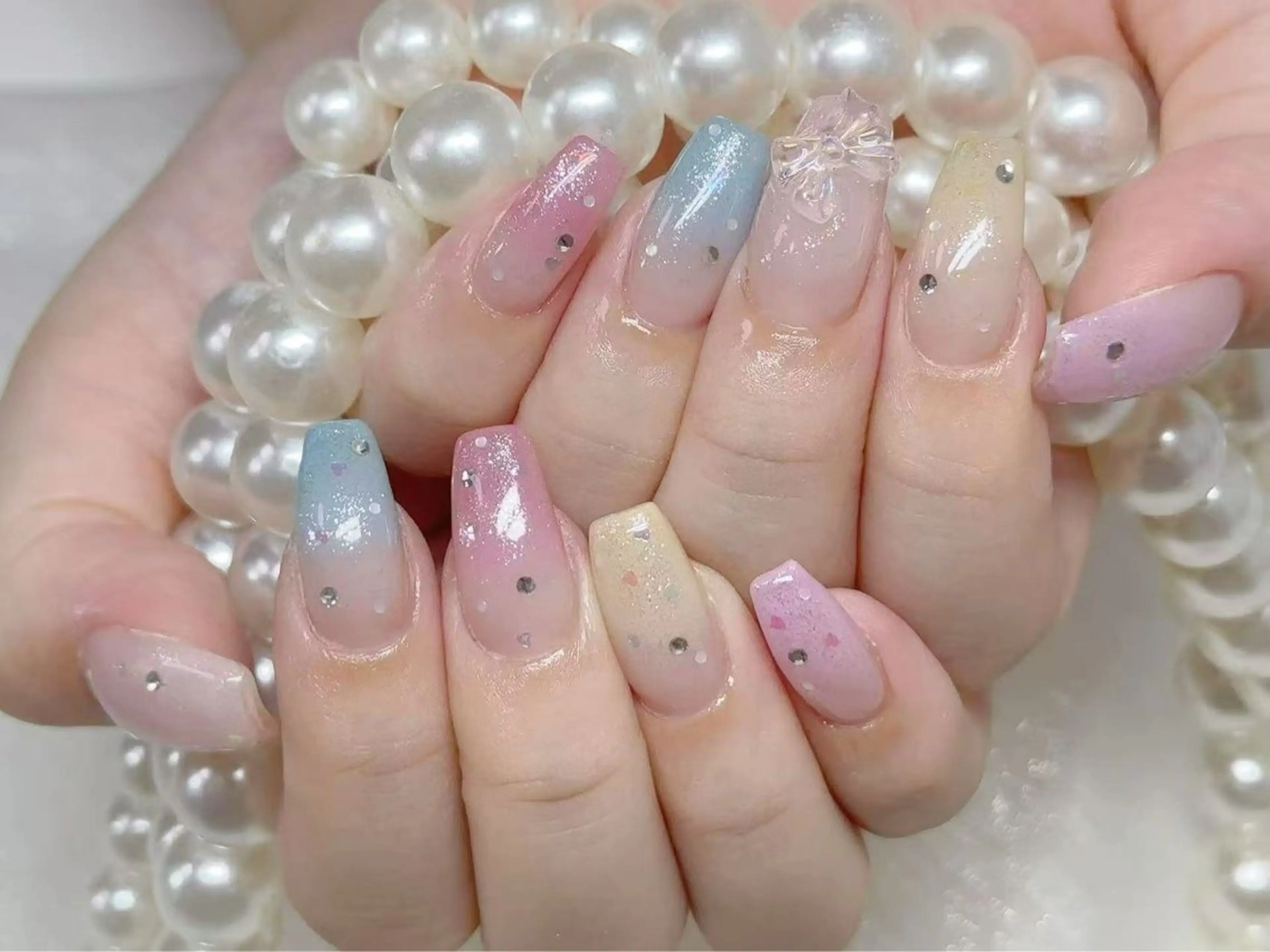 ネイル オーロラネイル 長さ出し フレンチネイル ガーリー キラキラネイル RIn 🎀のネイルデザイン