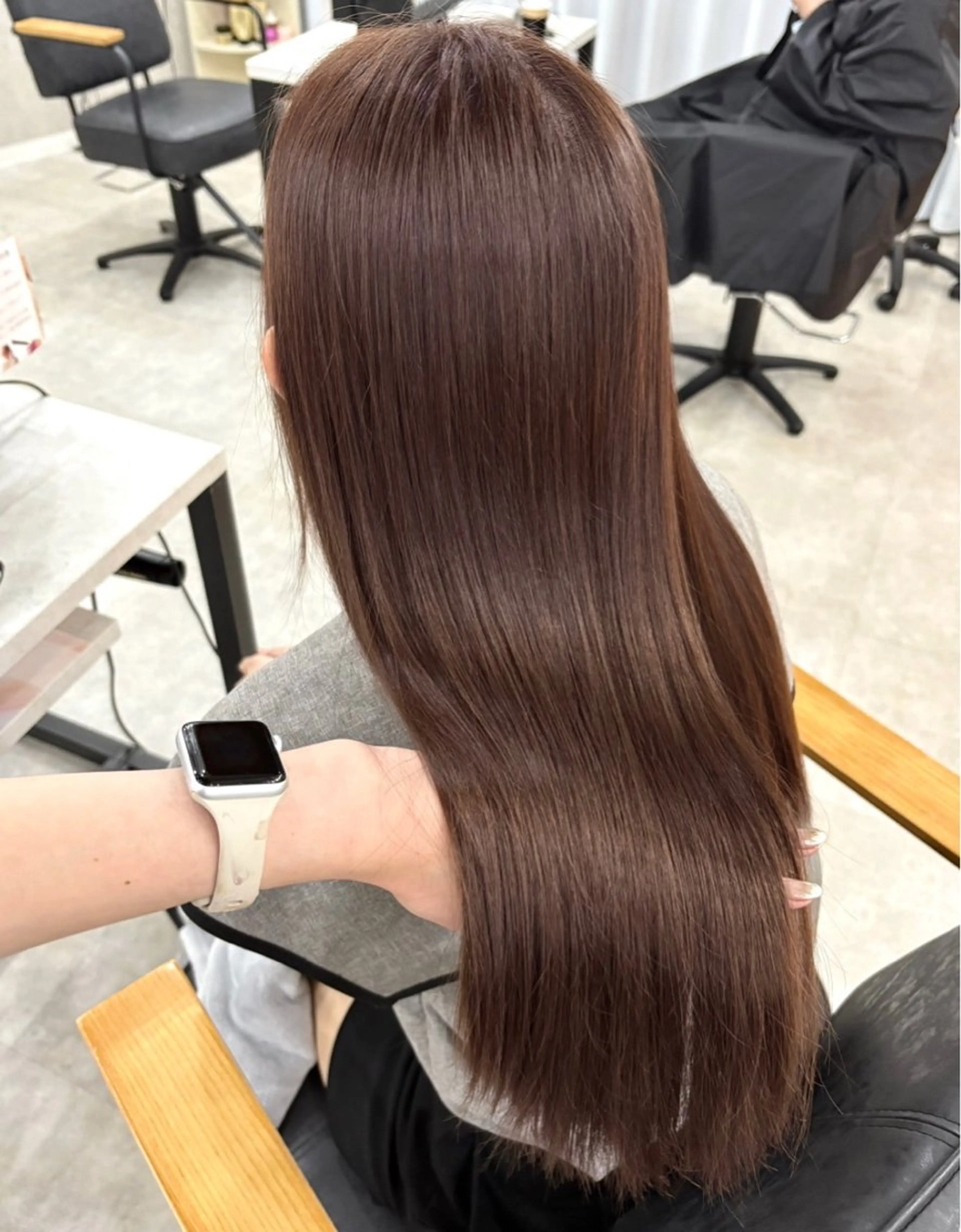 ロング カラー ブラウンカラー チョコレートブラウン ピンクカラー カット ヘアカラー 盛れる顔まわり✨🎀 レイヤー別所好葉のヘアスタイル