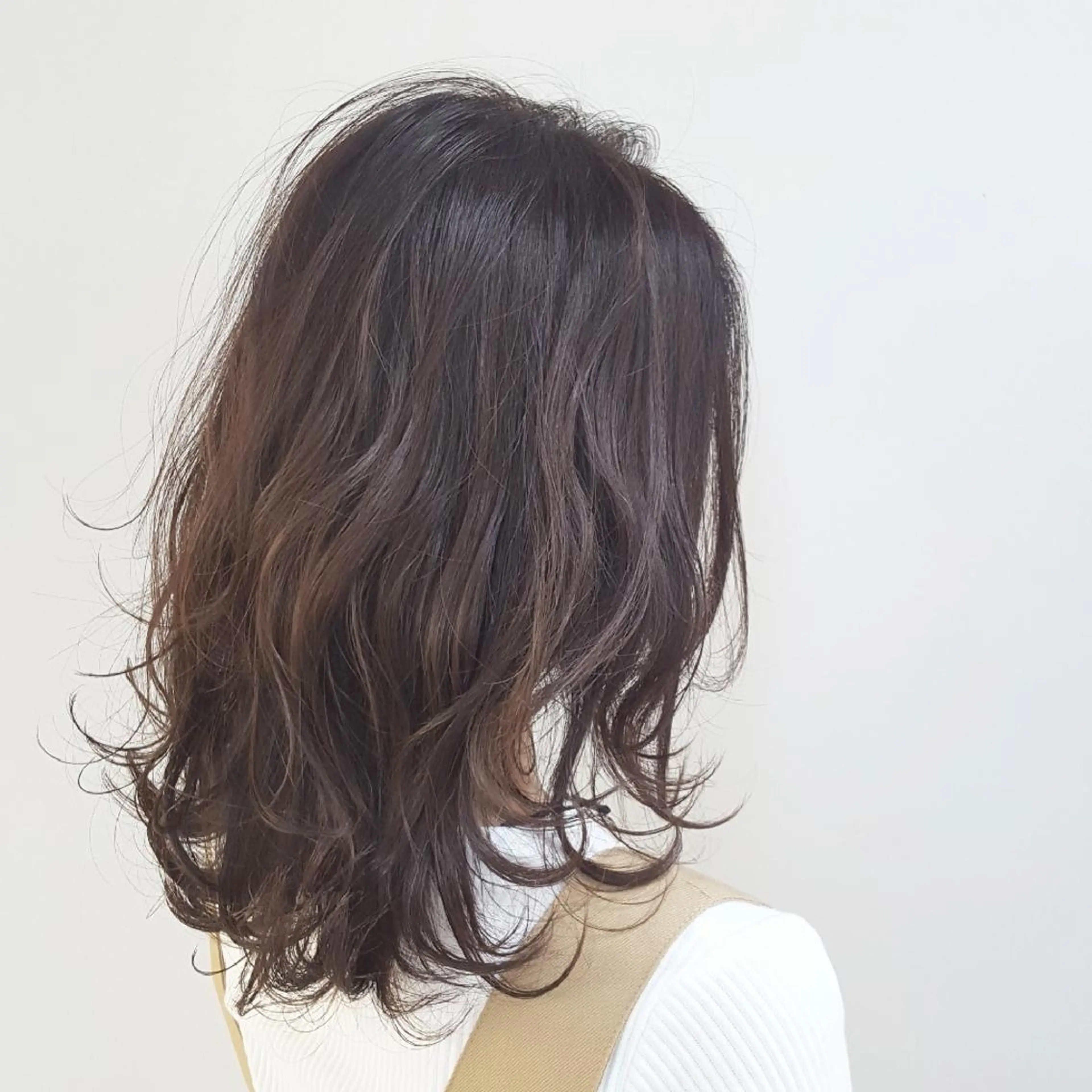 セミロング カラー パーマ トリートメント 美髪⭐︎髪質改善 井上　康司のヘアスタイル