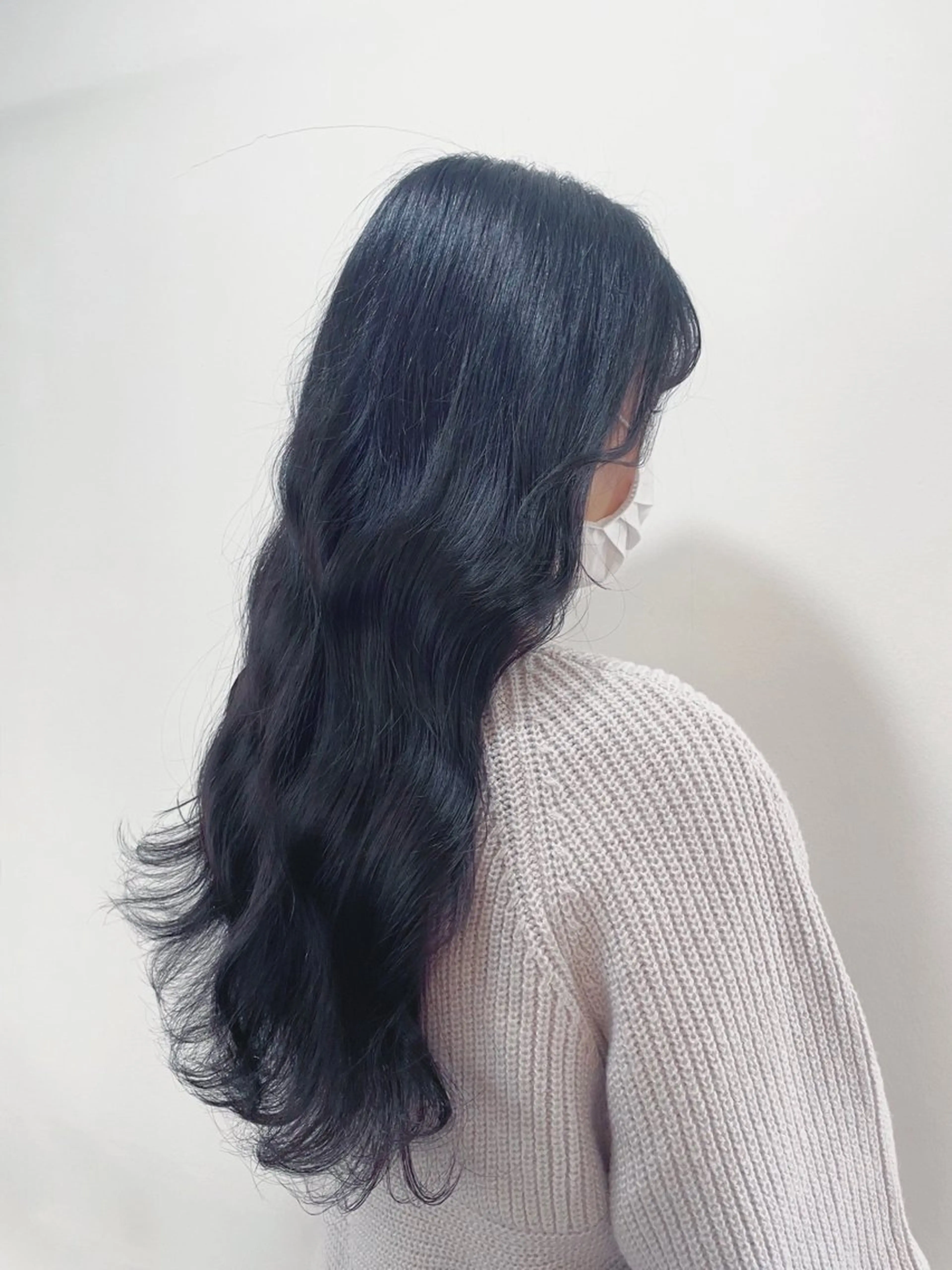 ロング カラー 黒髪 ブリーチ ブルーカラー ブルーブラック ケアブリーチ mopa_kaede 暖色カラー/ロングのヘアスタイル