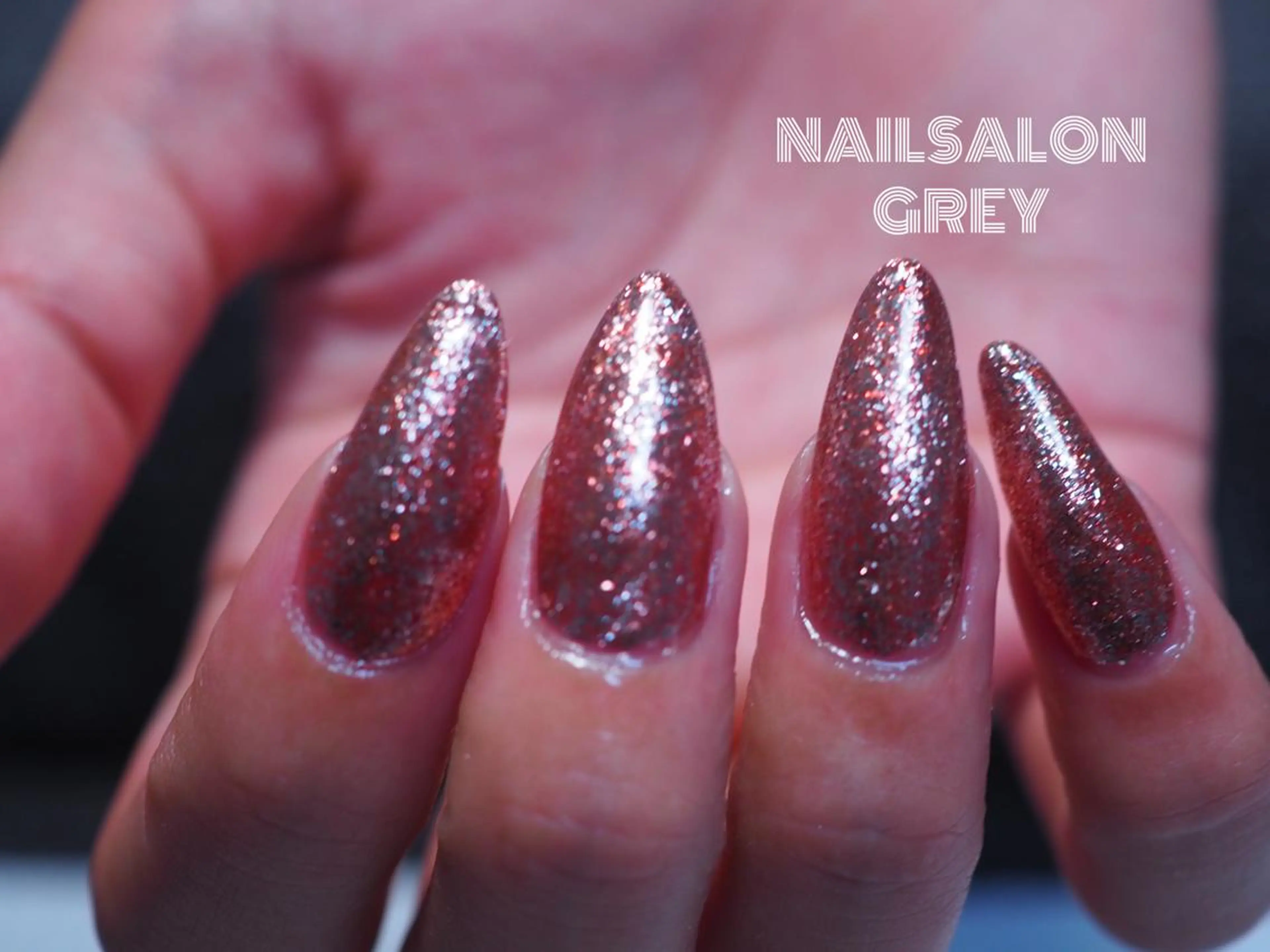 ネイル ラメ(グリッター) ロングネイル ワンカラーネイル スーパーロングネイル 【GREY】 TAIRAのネイルデザイン