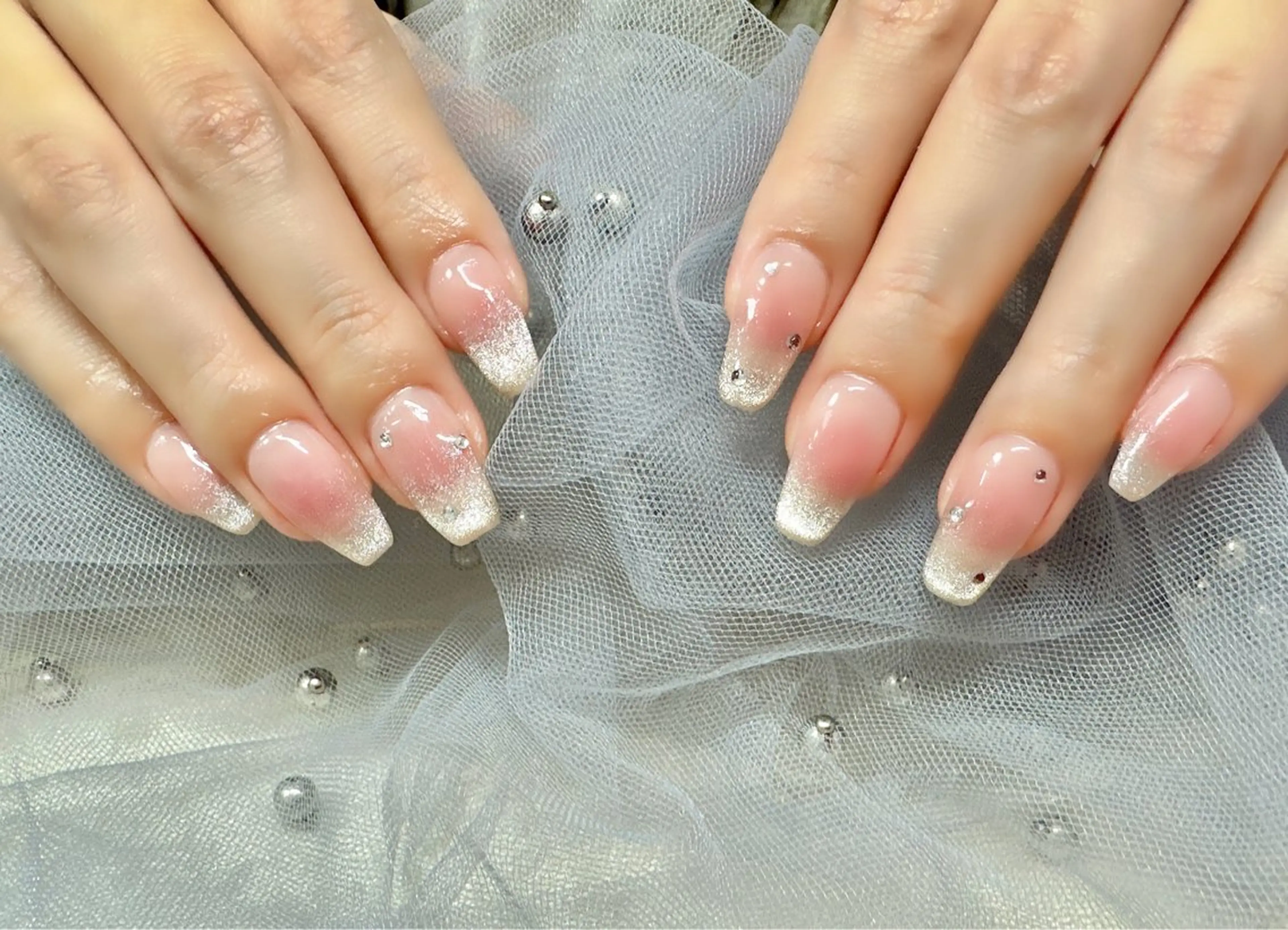 (オフケア込み)ワンホンチークネイル+マグネットグラデーション★スートン(クリア、オーロラ)12個込みの写真