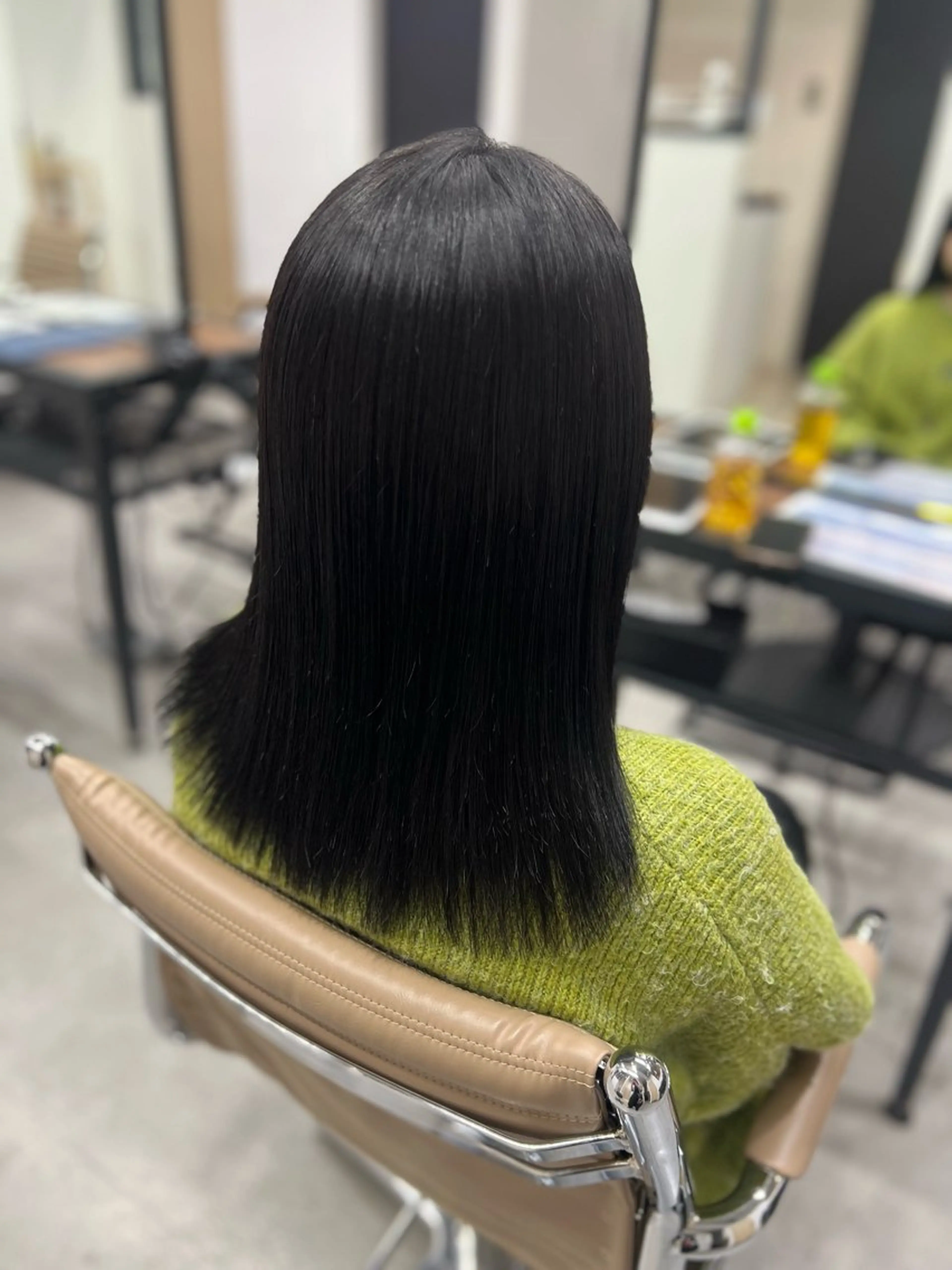 カラー 黒髪 ayaka🌻 艶カラー✨縮毛矯正のヘアスタイル