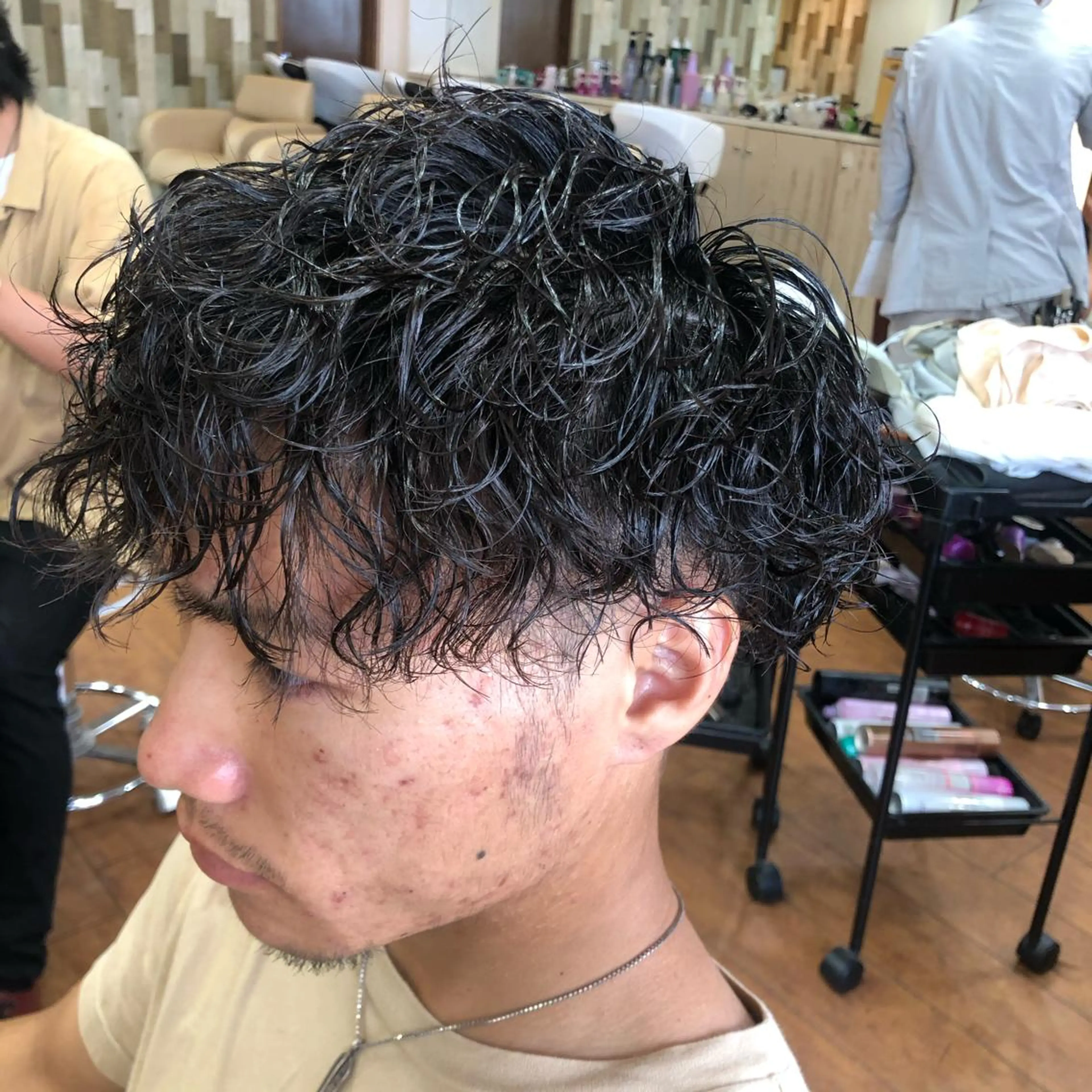 ショート パーマ メンズ 平賀 誠也のヘアスタイル