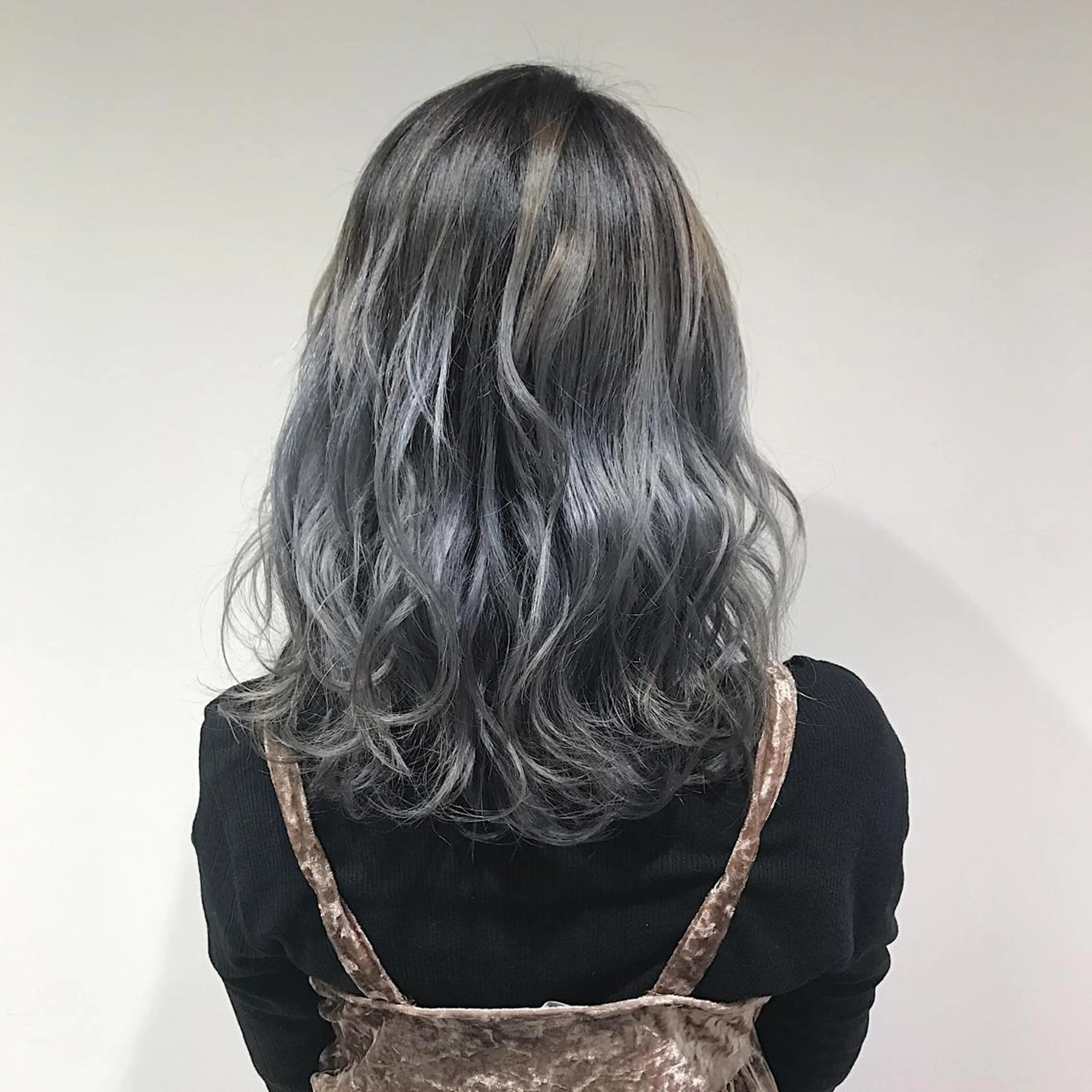 ミディアム カラー ヘアアレンジ Zina渋谷エリア マネージャShionのヘアスタイル