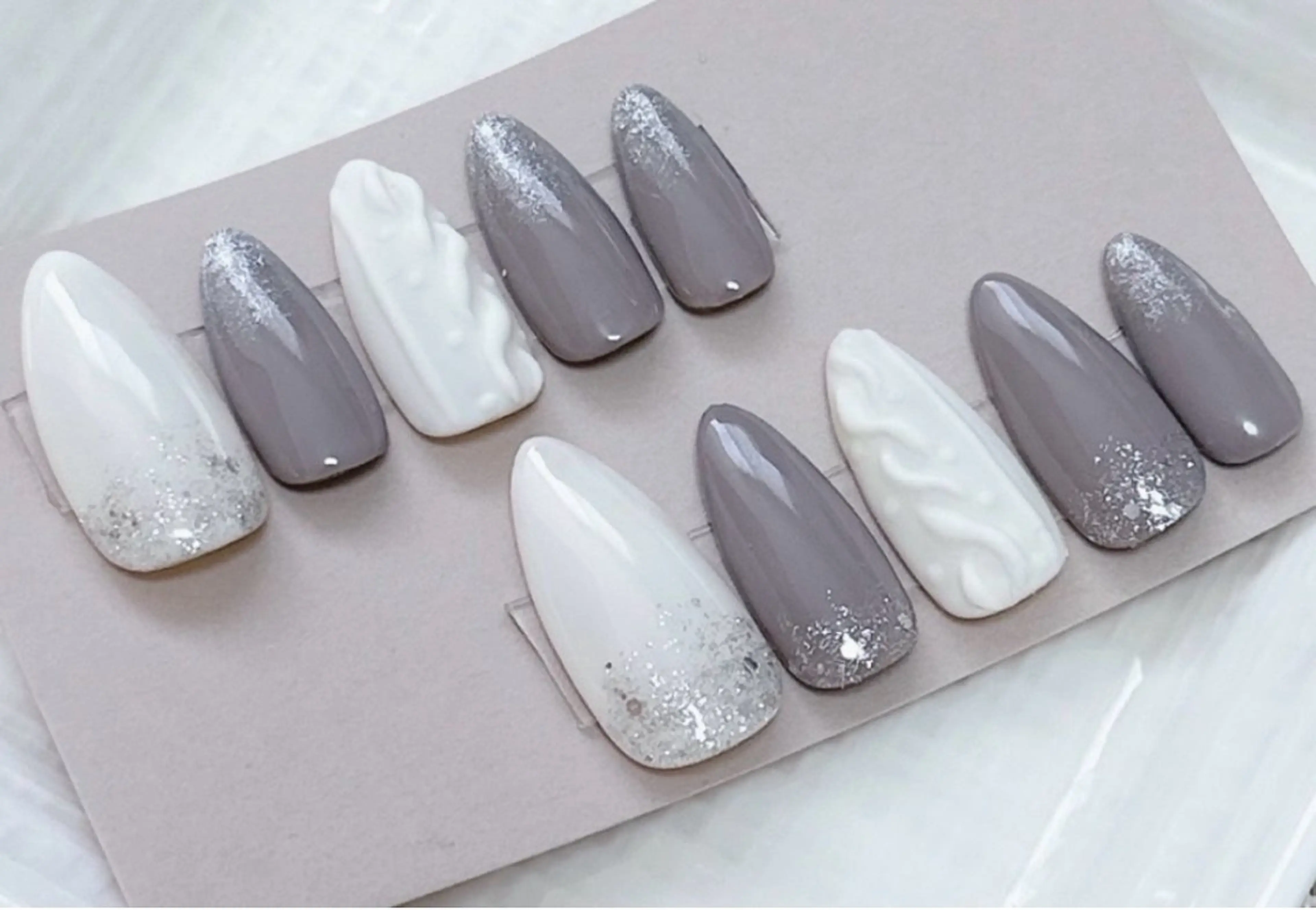 【迷ったらこれ！】冬ネイルシンプルアート両手4本＋カラー選び放題＋ドライケア持ち込みOKの写真