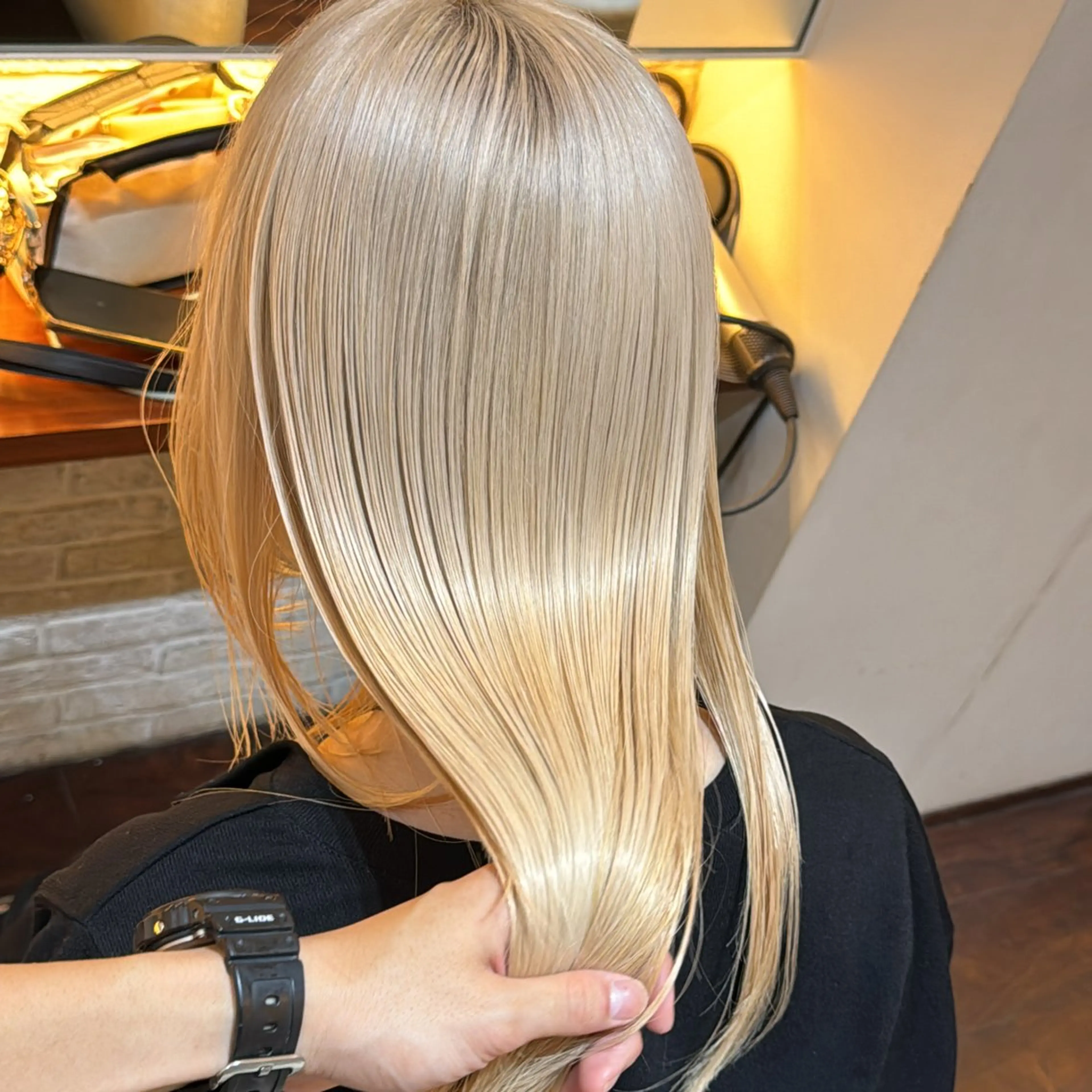 ロング カラー ベージュカラー ハイトーンカラー ホワイトベージュ ヘアカラー tet 店長 RIKITOのヘアスタイル