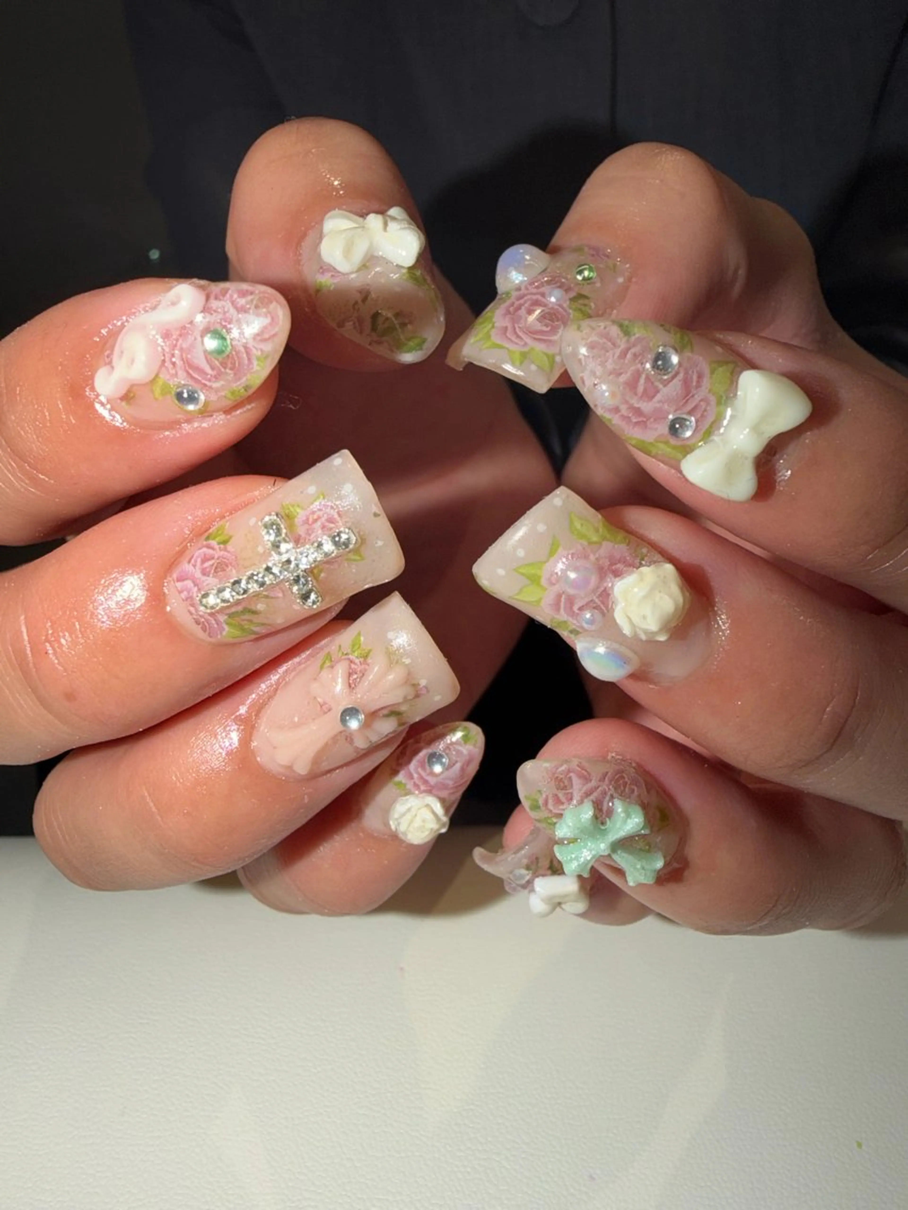 ネイル ハンドネイル 🎵AIRI/ヘアー ⭐︎アートネイル🪽のネイルデザイン
