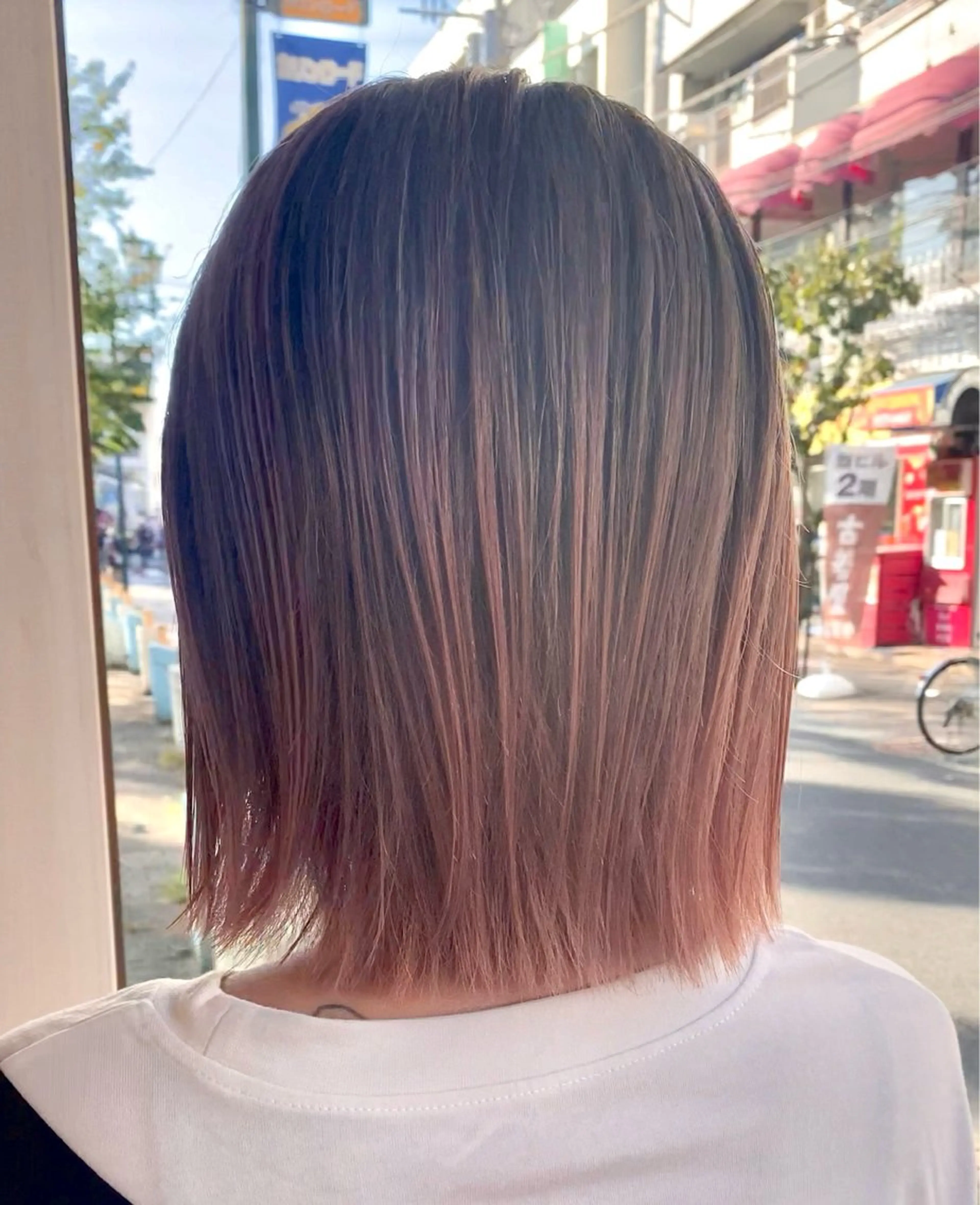 ショート カラー バレイヤージュ ボブ レイヤーカット ヘアフラッグ西葛西店所属・デザインカラー⭐️ Yamauchiのヘアスタイル