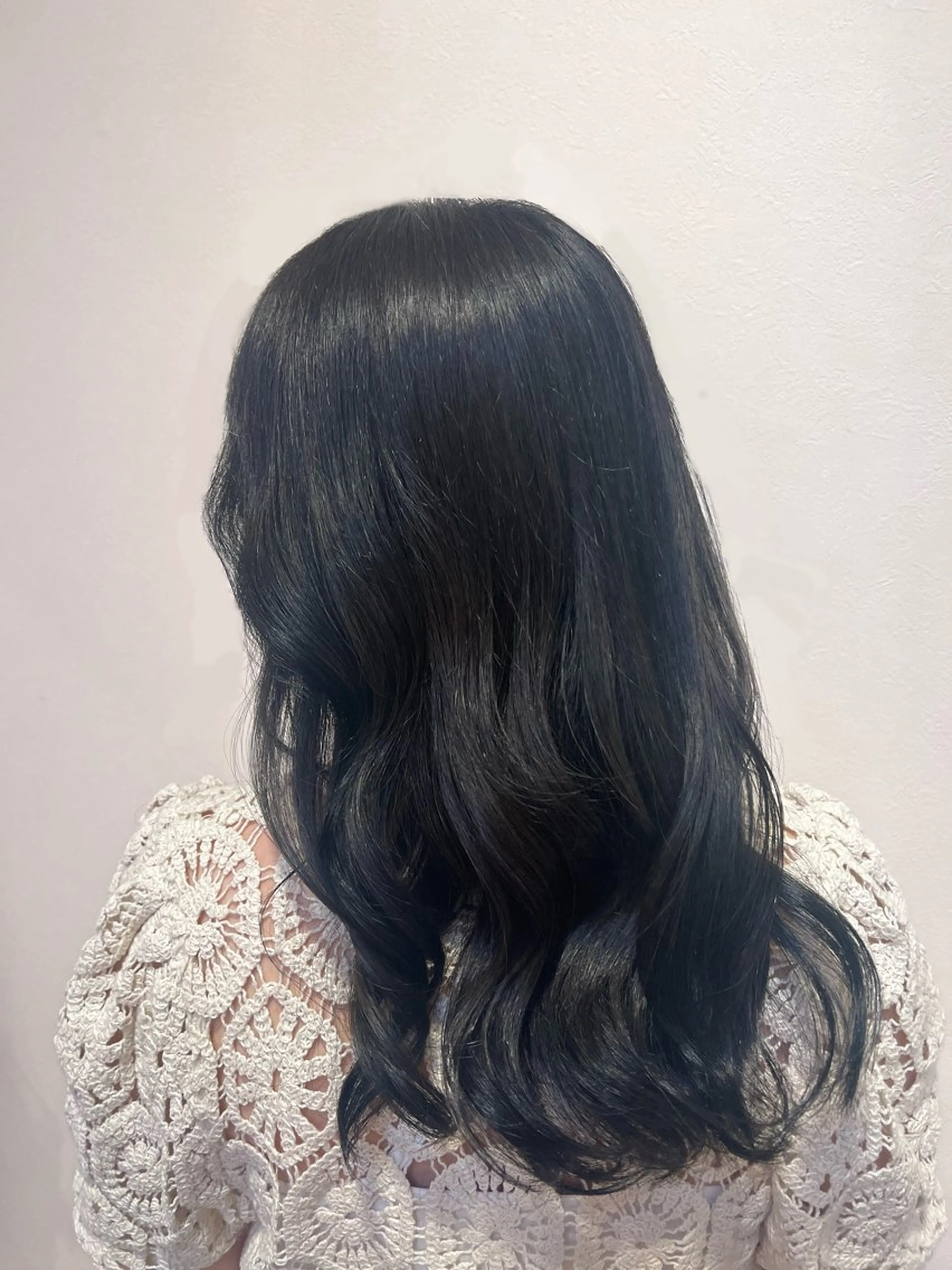 カラー 黒髪 ブルーカラー ブルーブラック ヘアカラー 関 唯花のヘアスタイル