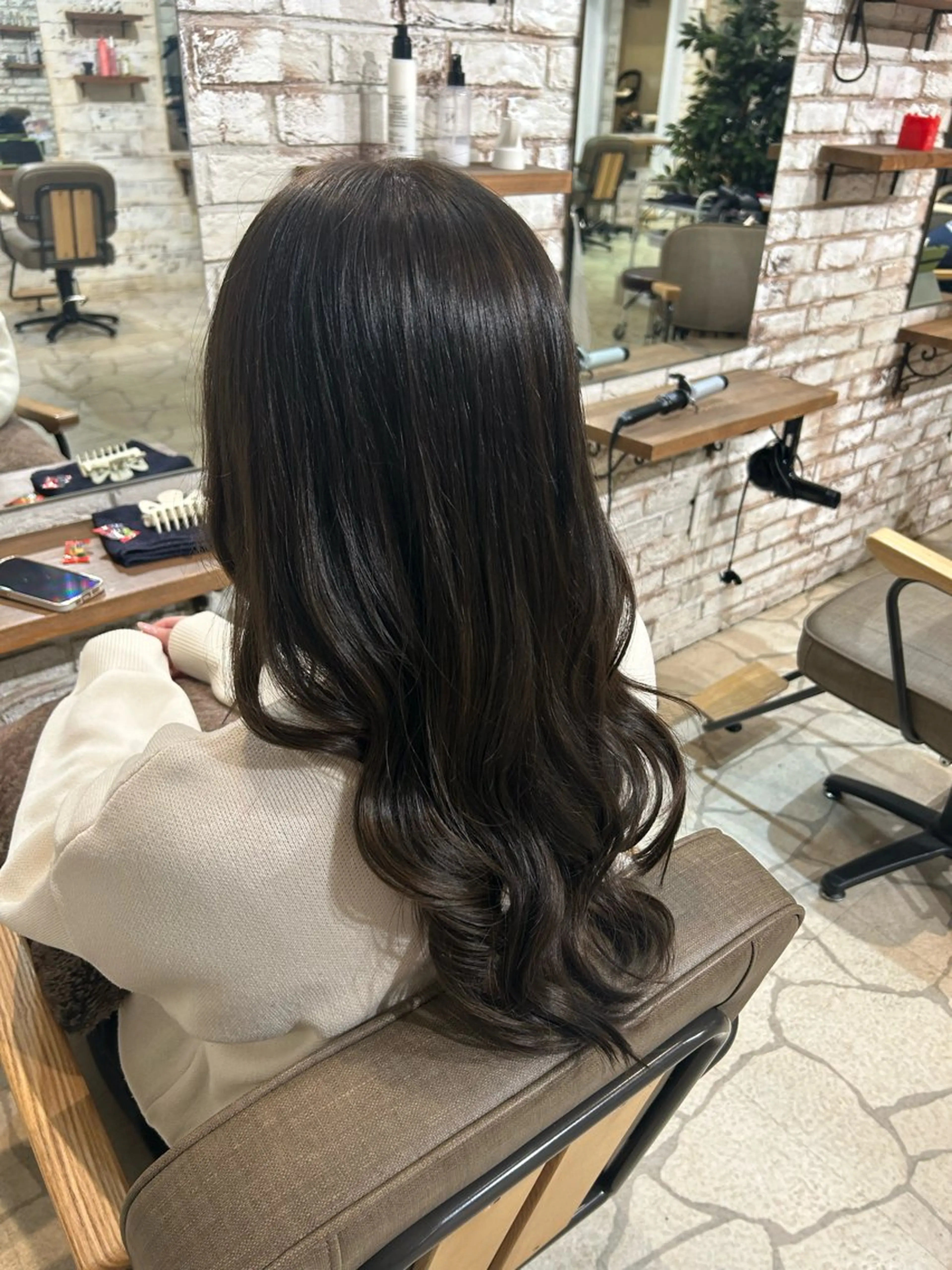 カラー 稲井 裕美のヘアスタイル