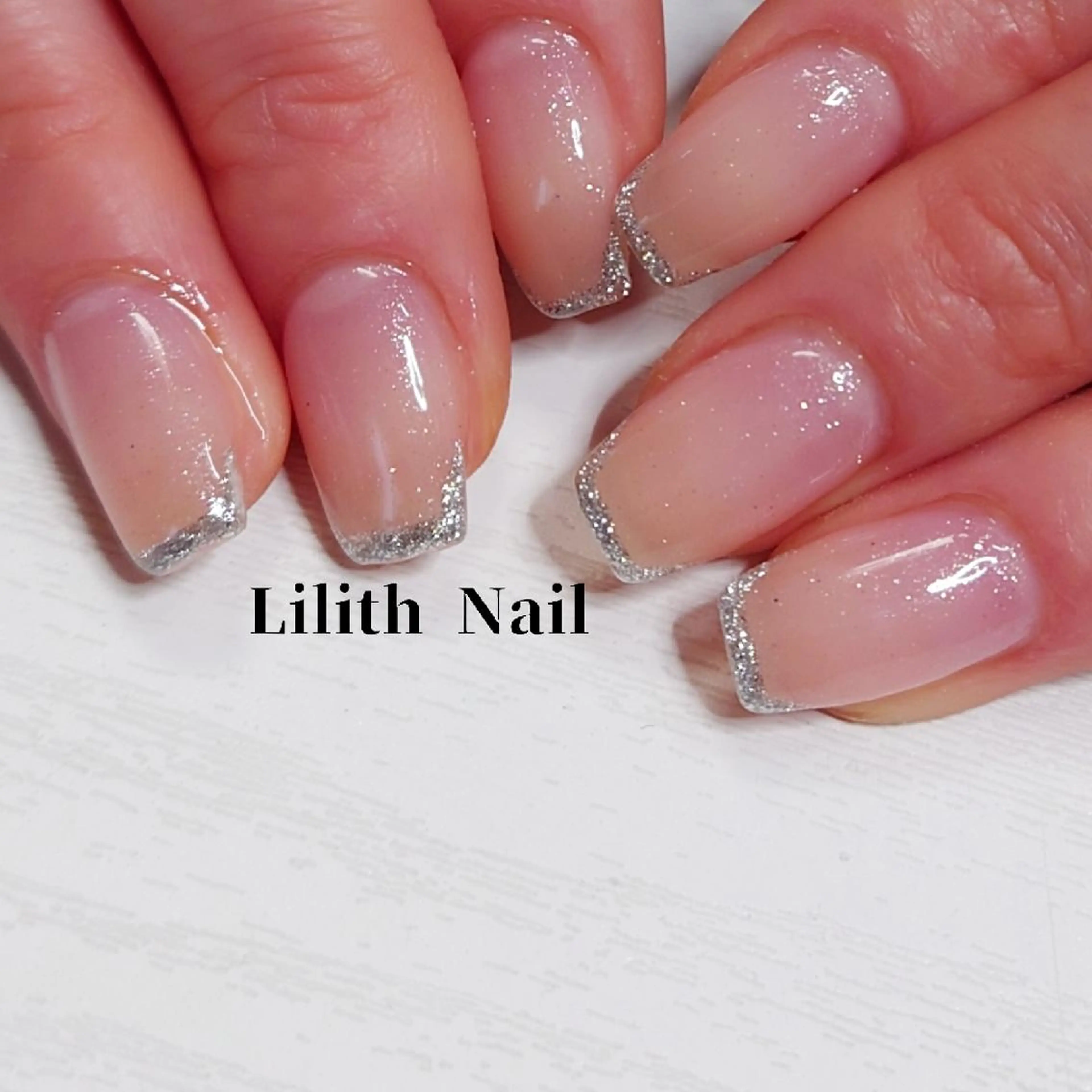 ネイル フレンチネイル キラキラネイル スクエアネイル 冬ネイル ハンドネイル Lilith Nailのネイルデザイン