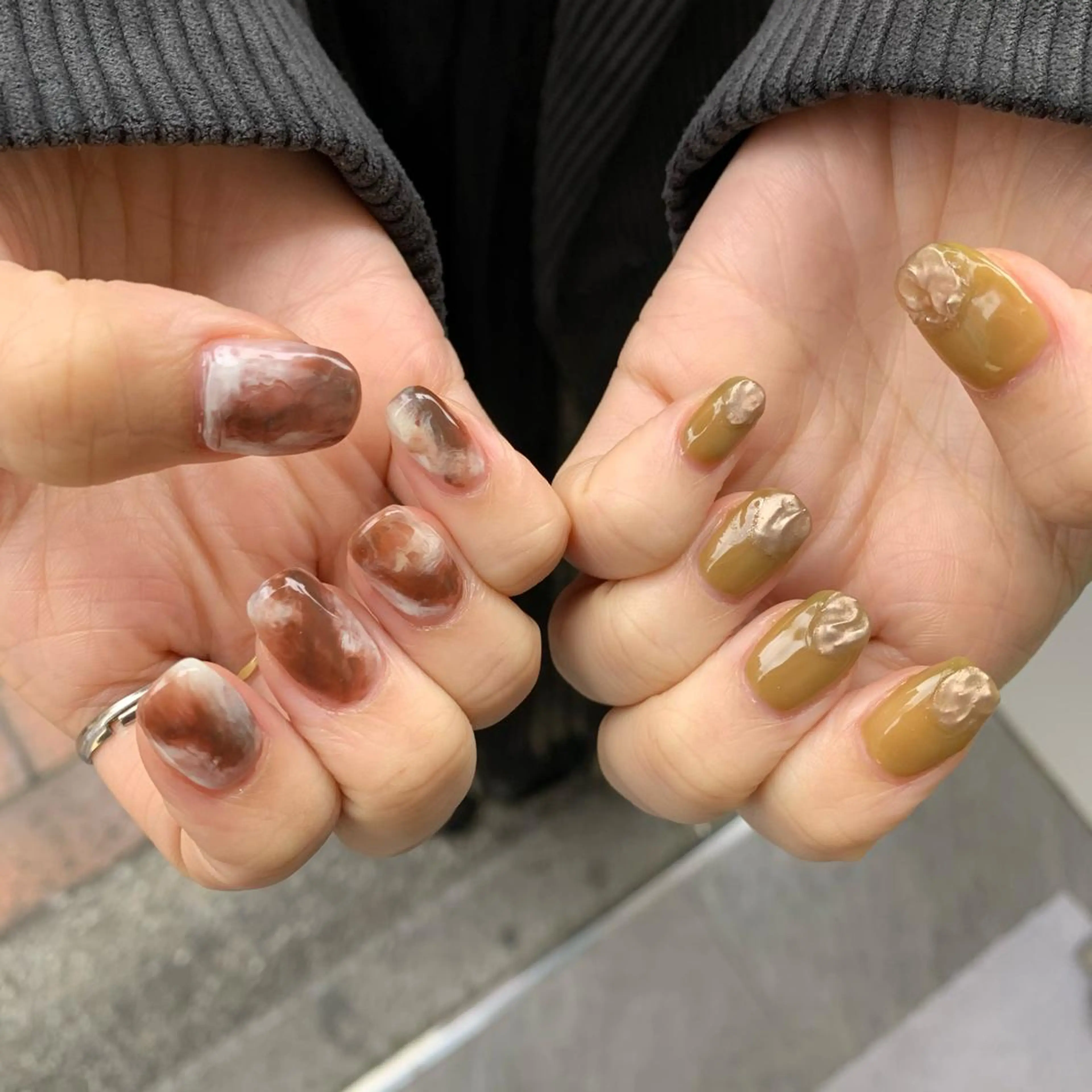 ネイル 大理石ネイル(マーブル) マットネイル ミラーネイル ニュアンスネイル シルバー ハンドネイル Kureha/ネイル トレンドヘアのマツエク・マツパデザイン