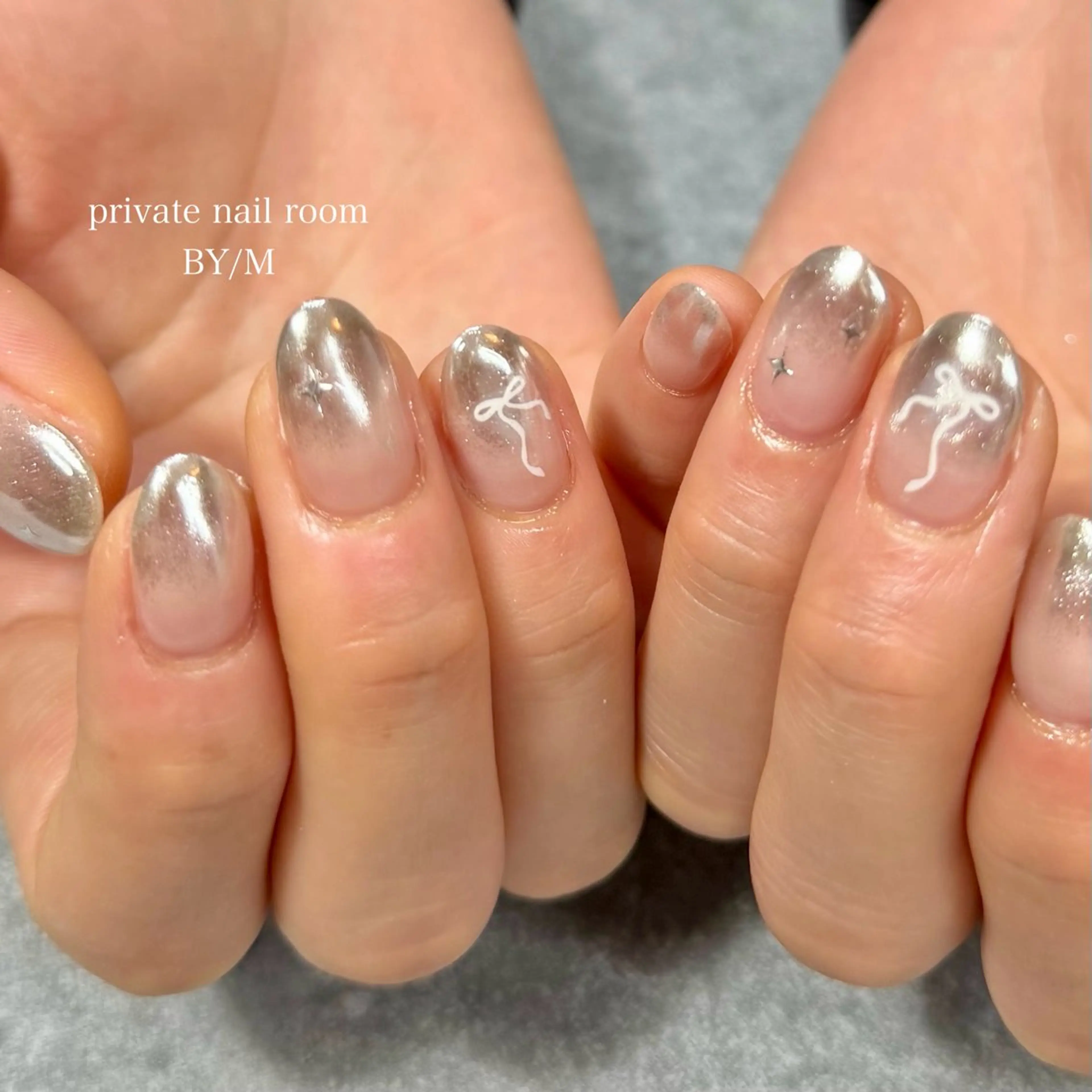ネイル キラキラネイル ミラーネイル 持ち込み シルバー ハンドネイル BY / Mのネイルデザイン