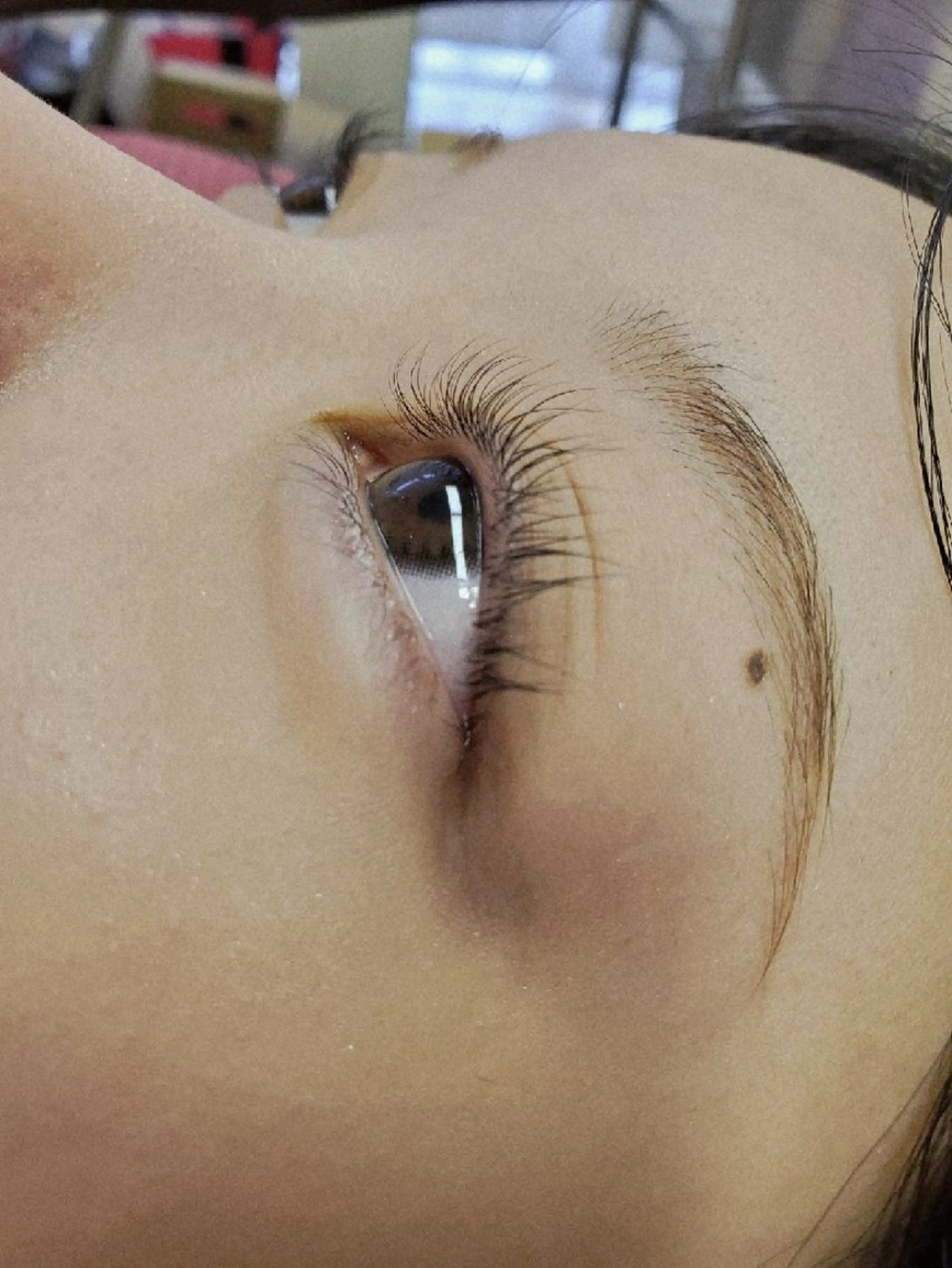 ～初めての方へ～大人女性のためのまつ毛パーマ(上下の写真