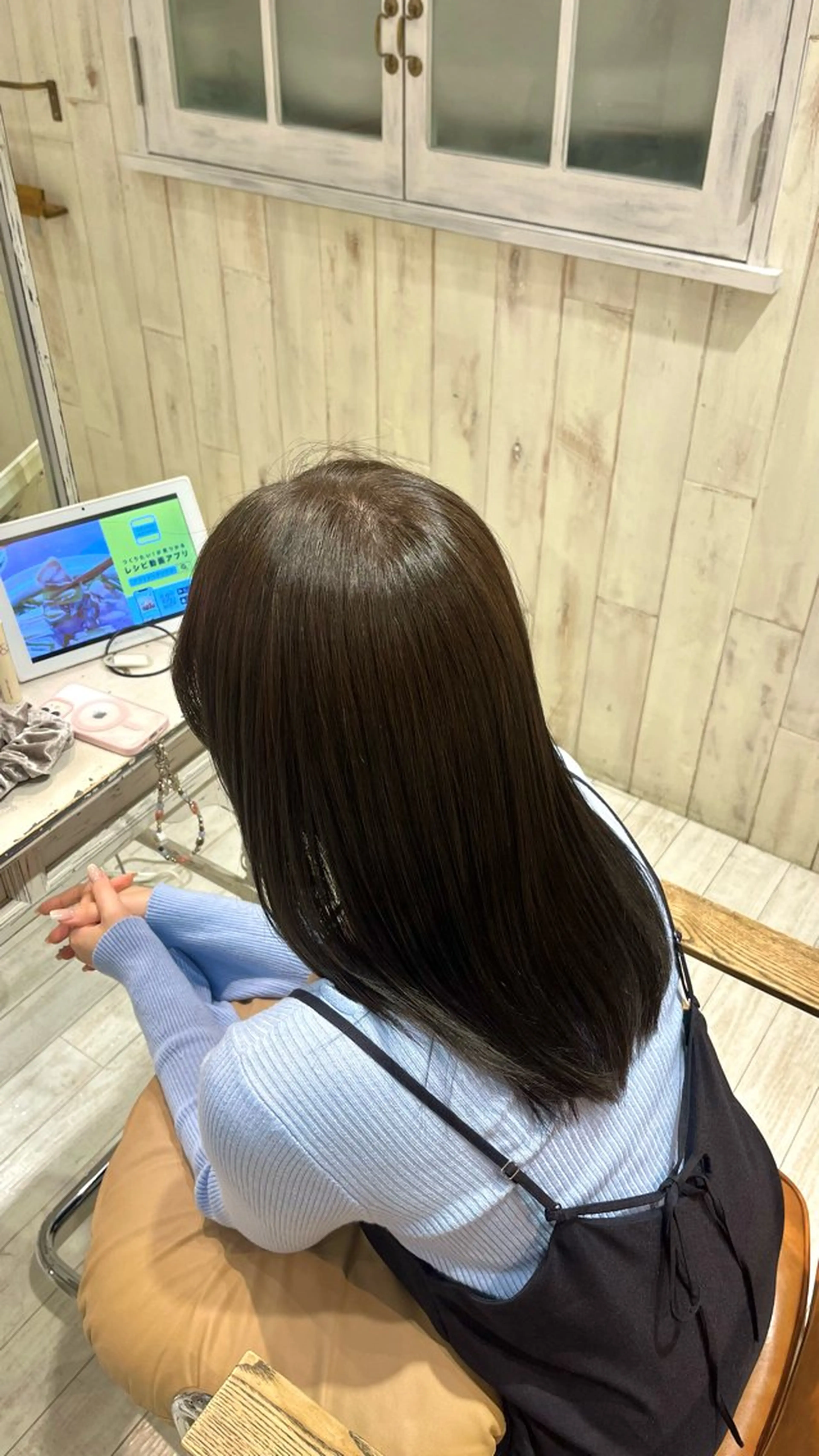 セミロング カラー グレージュ 杉浦 悠月のヘアスタイル