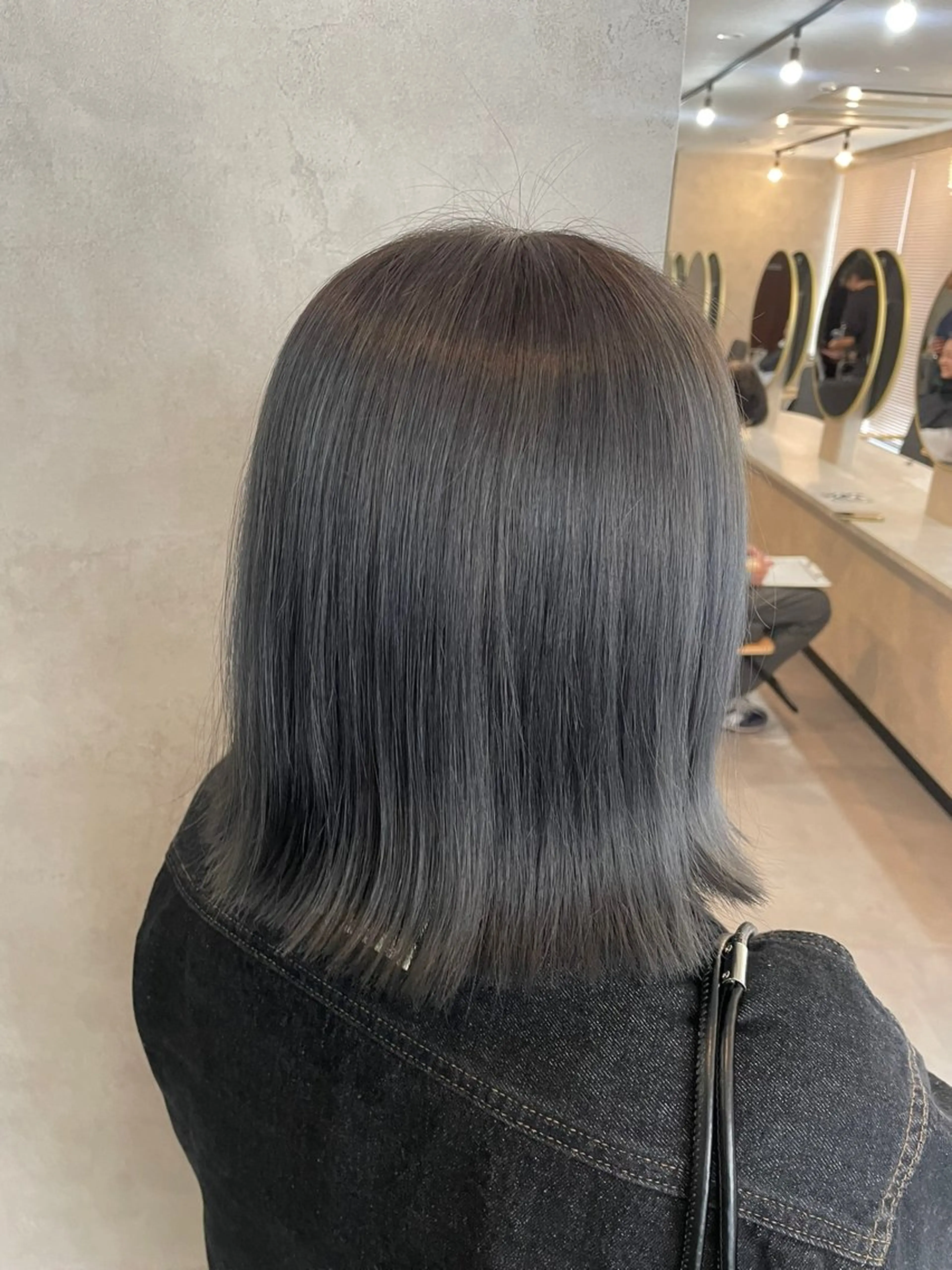 ミディアム カラー アッシュ アッシュグレー アッシュグレージュ グレージュ 川辺 朱莉のヘアスタイル