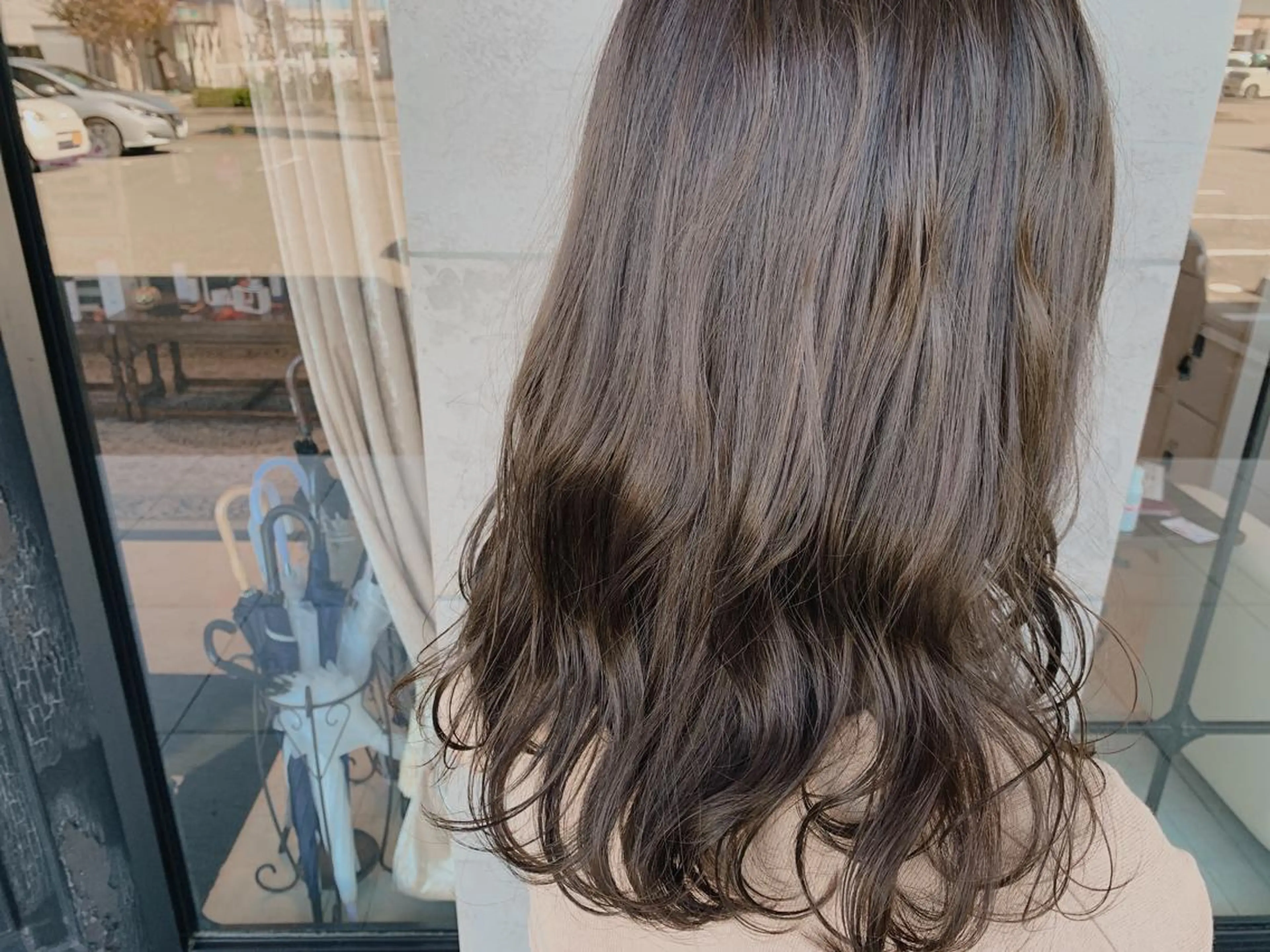 セミロング 仮坂 美夏のヘアスタイル