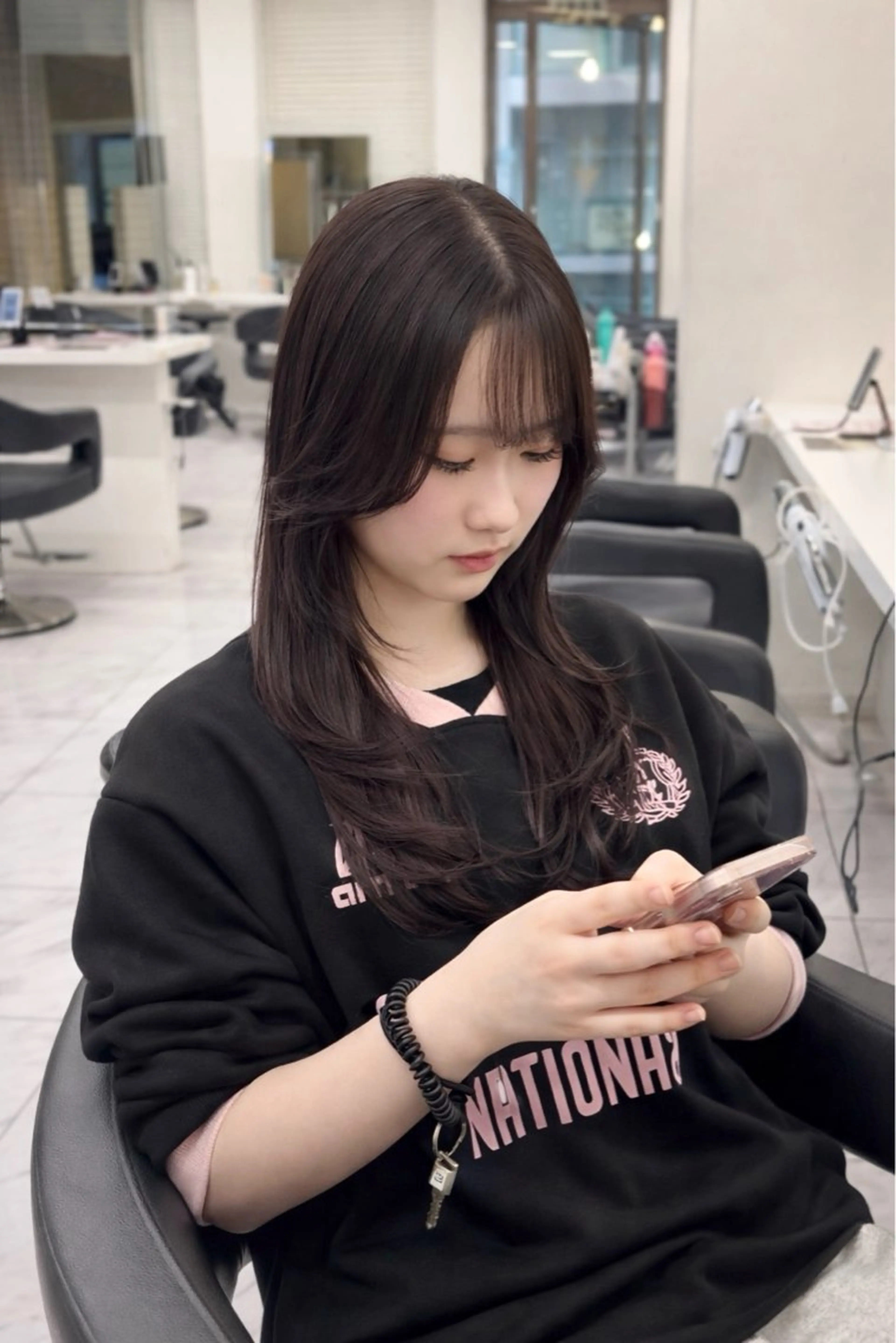 セミロング カラー パーマ ヘアアレンジ メンズ キッズ カット ヘアカラー トリートメント 🦋韓国レイヤー｜ 透明感グレージュ🦋のヘアスタイル