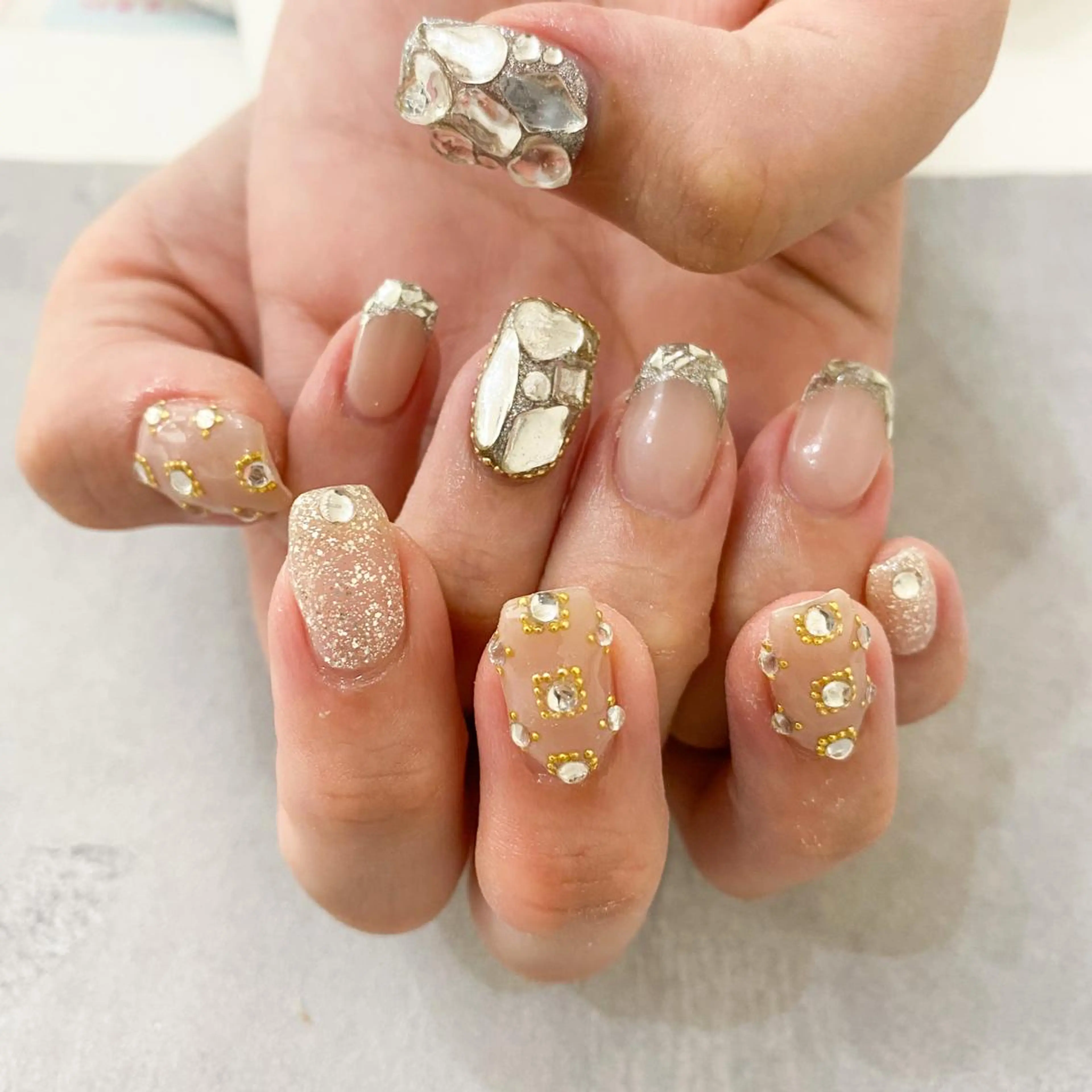 ネイル ハンドネイル ゴテゴテ💙ワンホン リオナのネイルデザイン