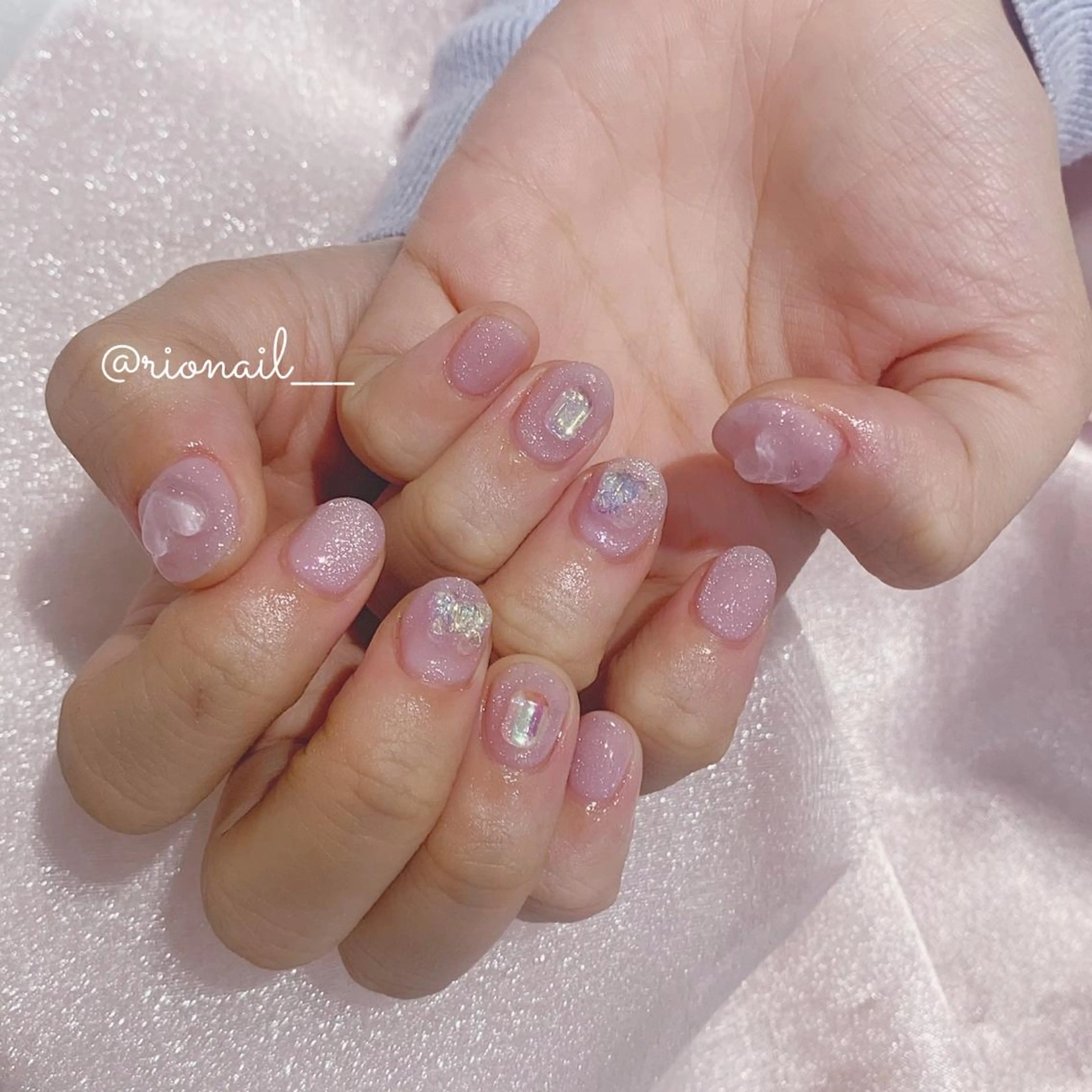 ネイル アートネイル 𝘙𝘪𝘰𝘯𝘢 ...🕯🤍のネイルデザイン