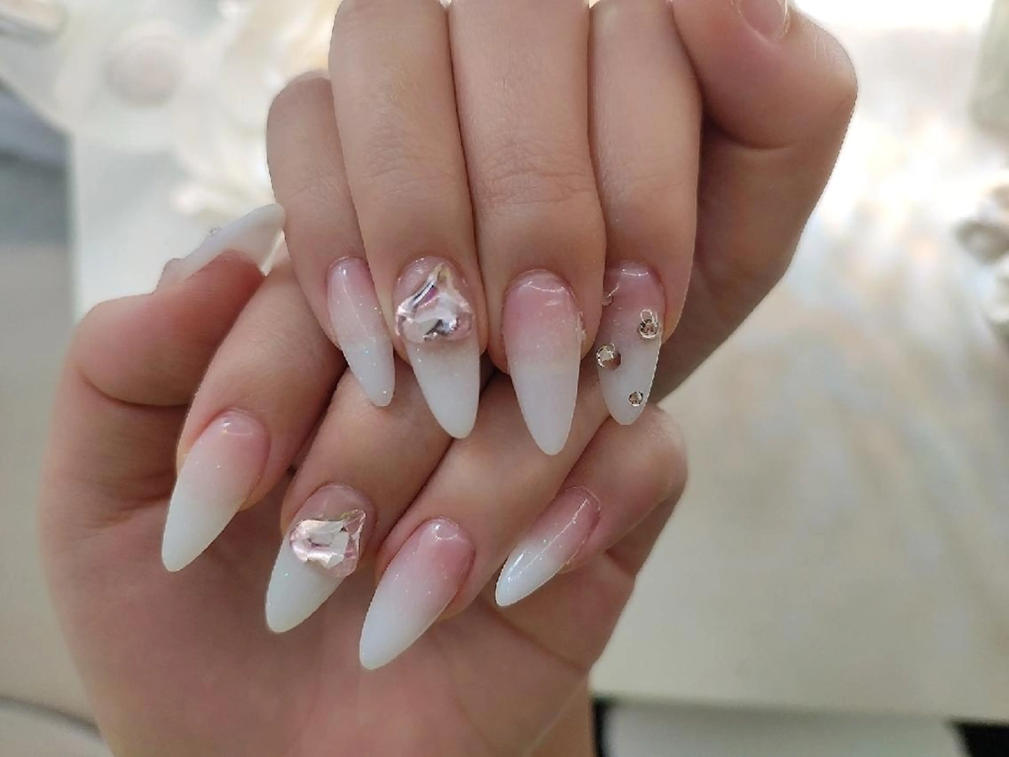 ネイル ハンドネイル RUNWAY 　　の眉毛・アイブロウイメージ