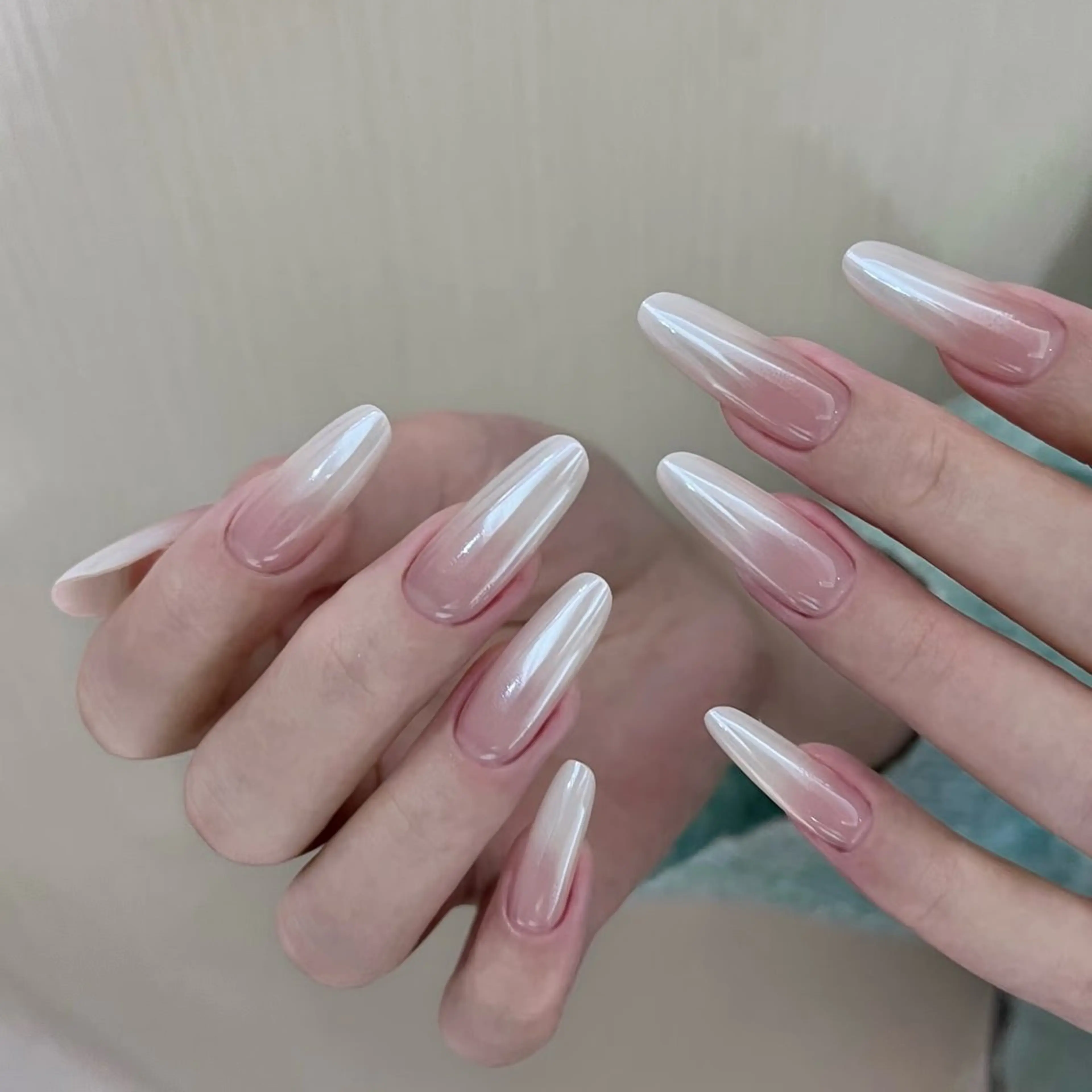 ネイル アートネイル オーロラネイル チークネイル フレンチネイル ガラスフレンチ 🎀YooLi Nail salonのネイルデザイン