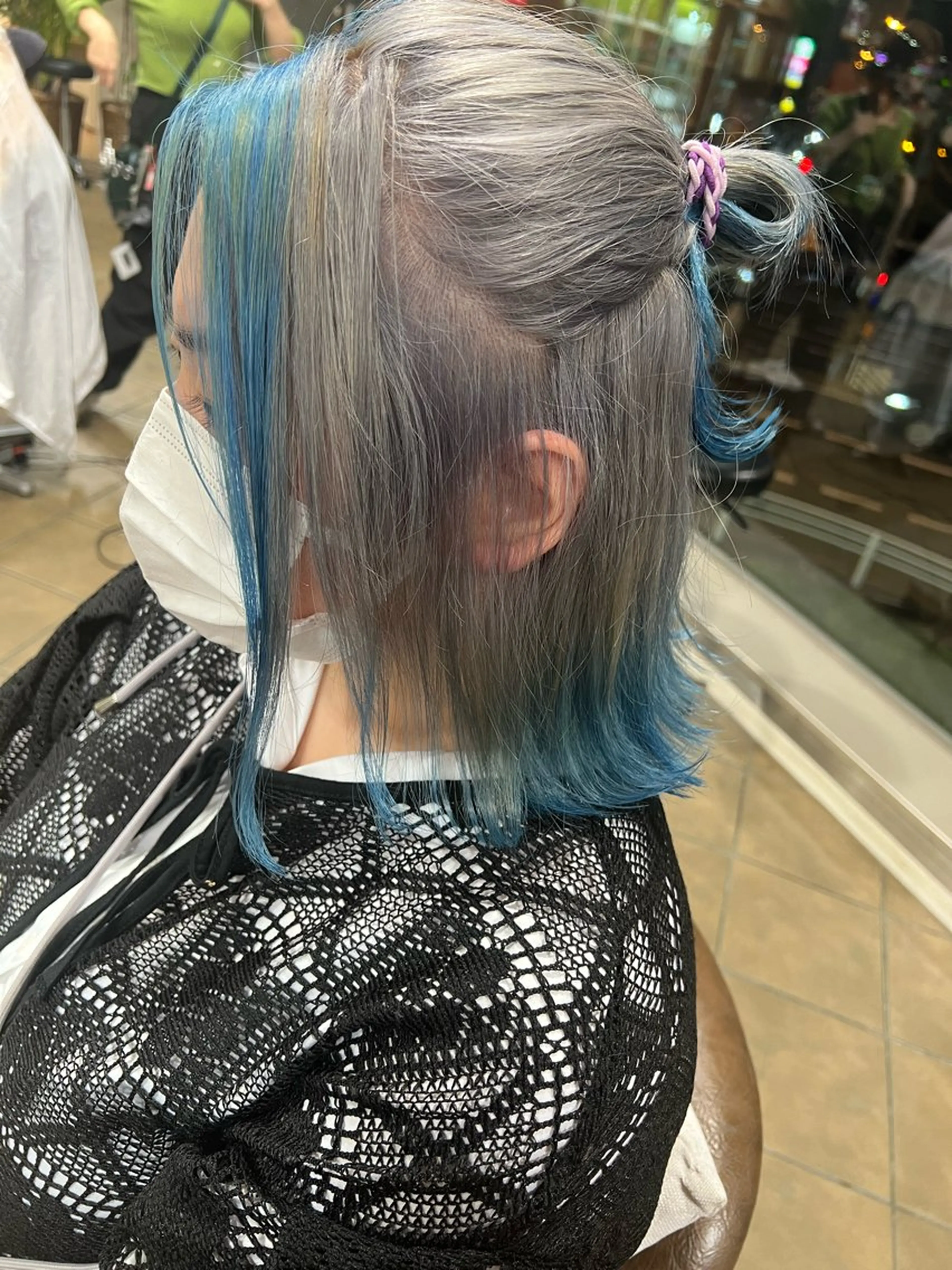ミディアム カラー ブルーカラー デザインカラー シルバー ヘアカラー トリートメント メテオ ／ヘアカラー 西川菜実のヘアスタイル