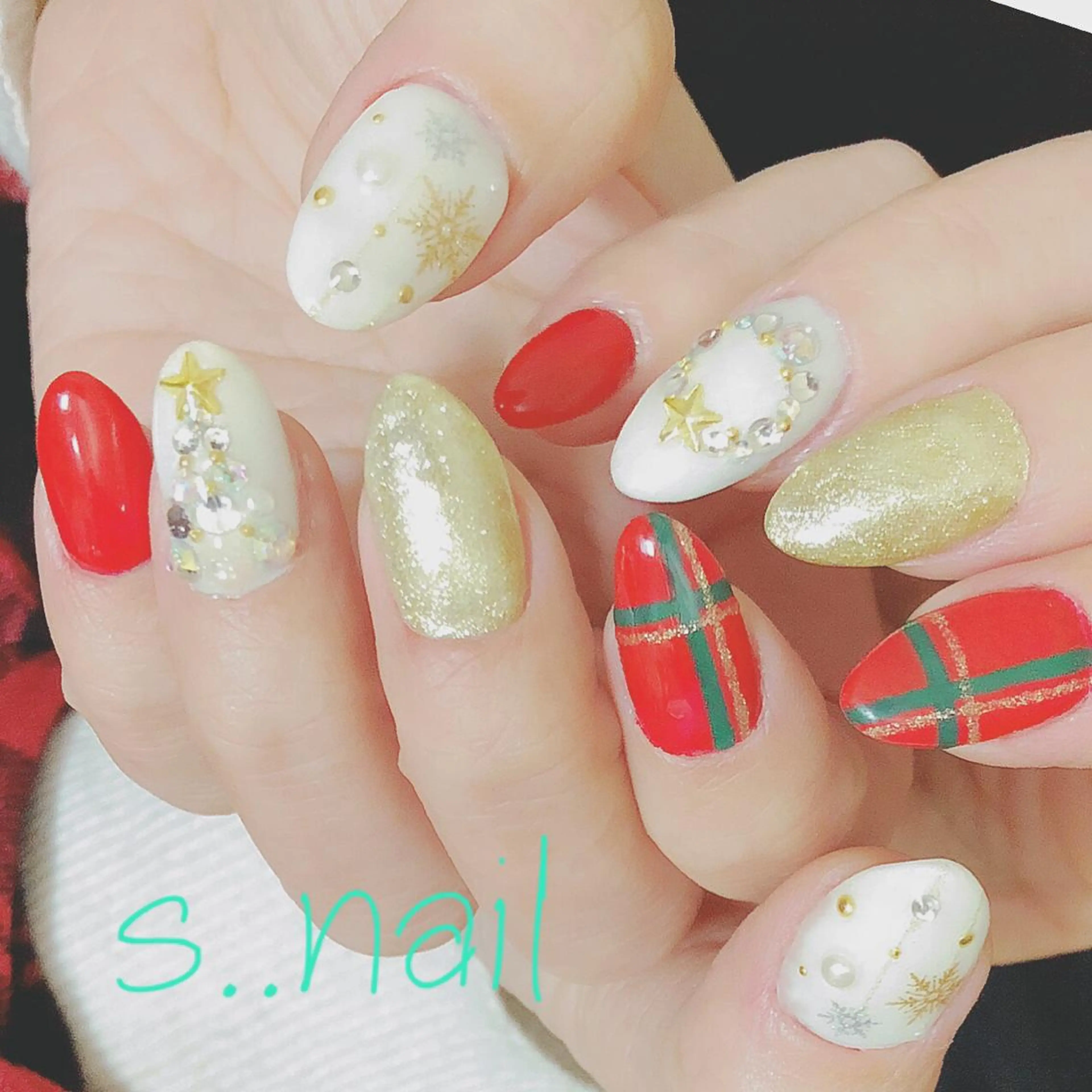 ネイル 冬ネイル クリスマス ハンドネイル フットネイル s..nail / MORITAのネイルデザイン