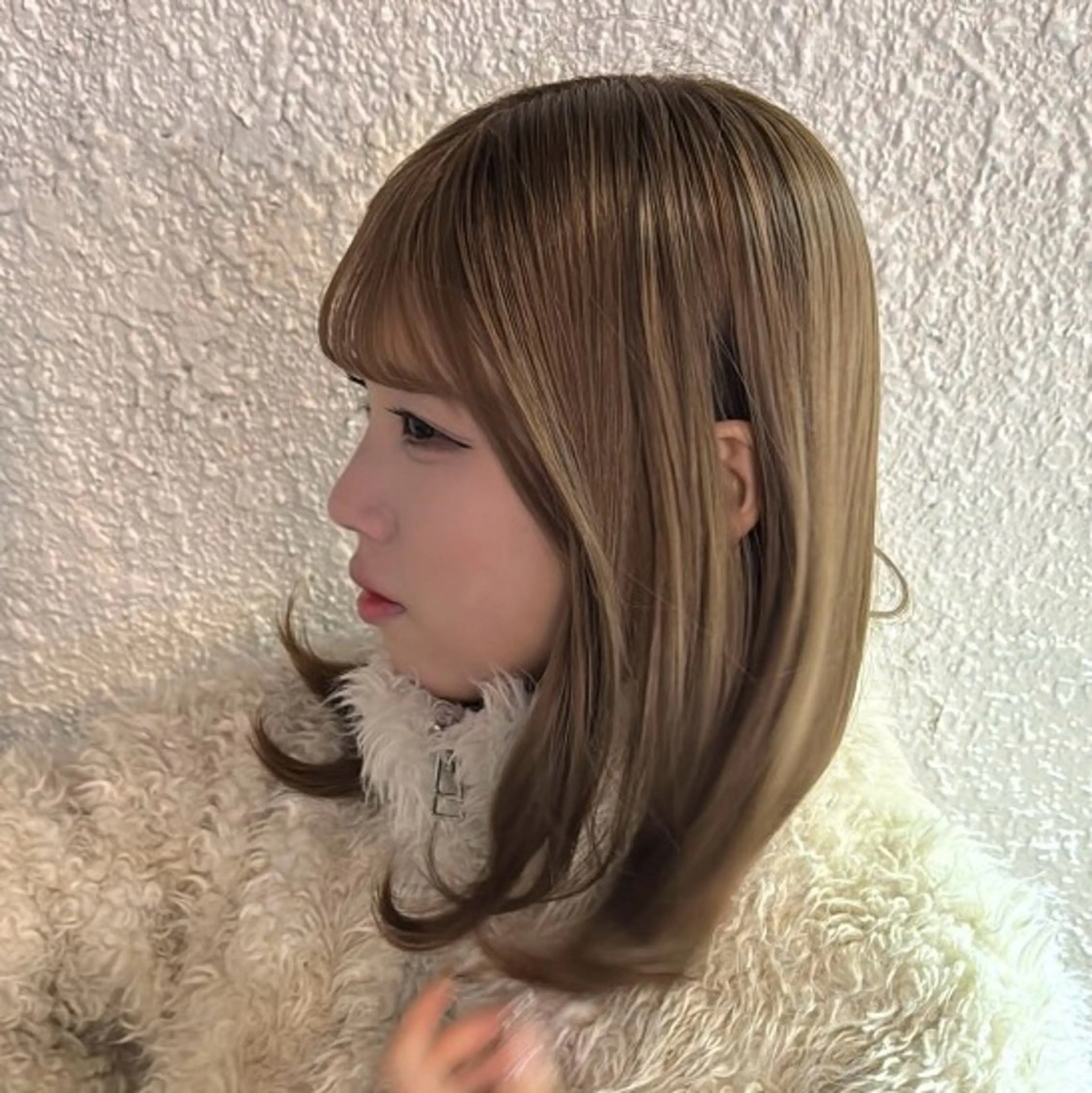 ミディアム カラー ベージュカラー ブリーチ ブロンド ケアブリーチ 透明感カラー カット ヘアカラー トリートメント 新宿/レイヤー/ 透明感カラーしょうごのヘアスタイル