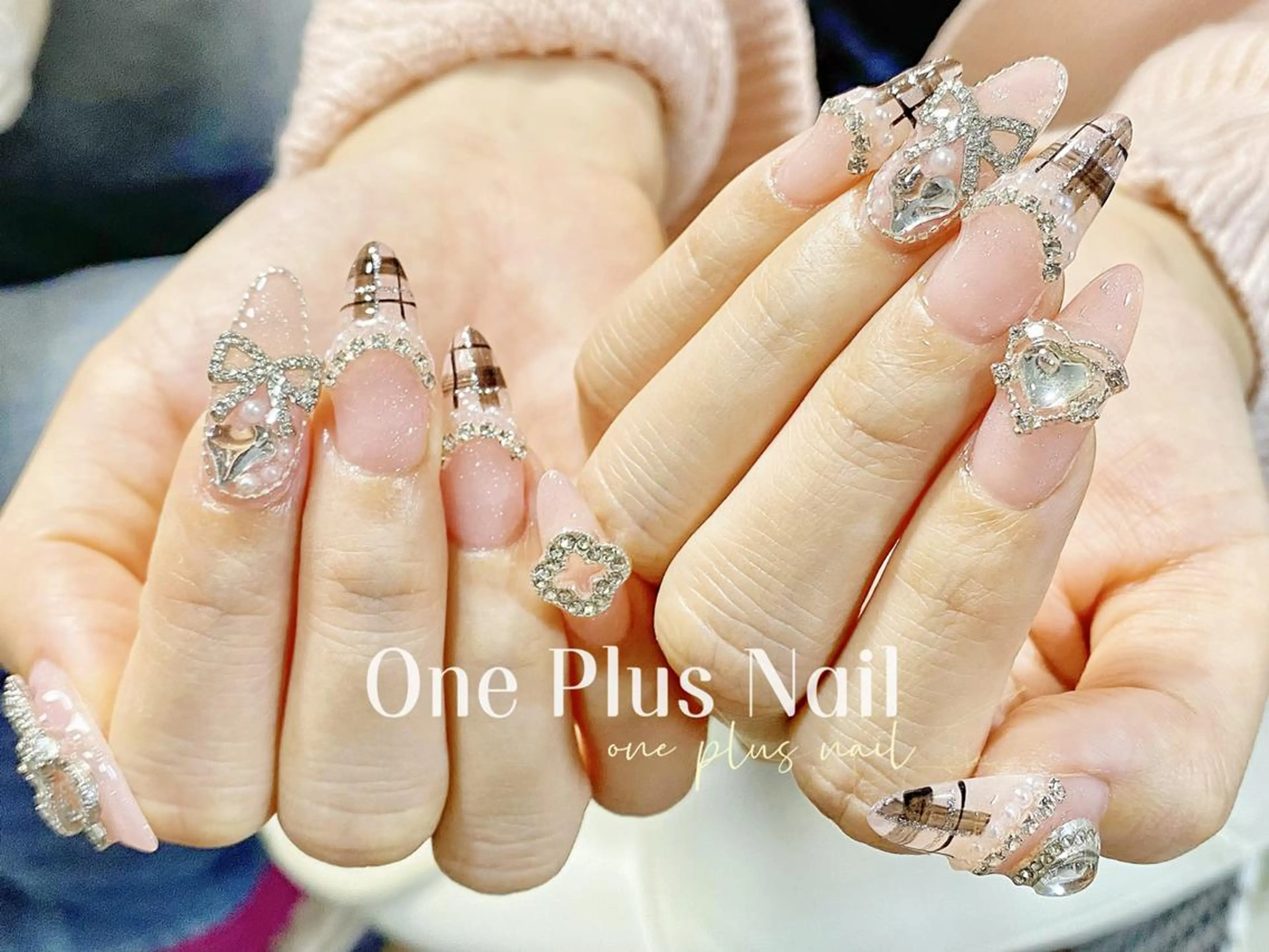 ネイル オーロラネイル フレンチネイル ガーリー ハート キラキラネイル One Plus Nail Salonのネイルデザイン