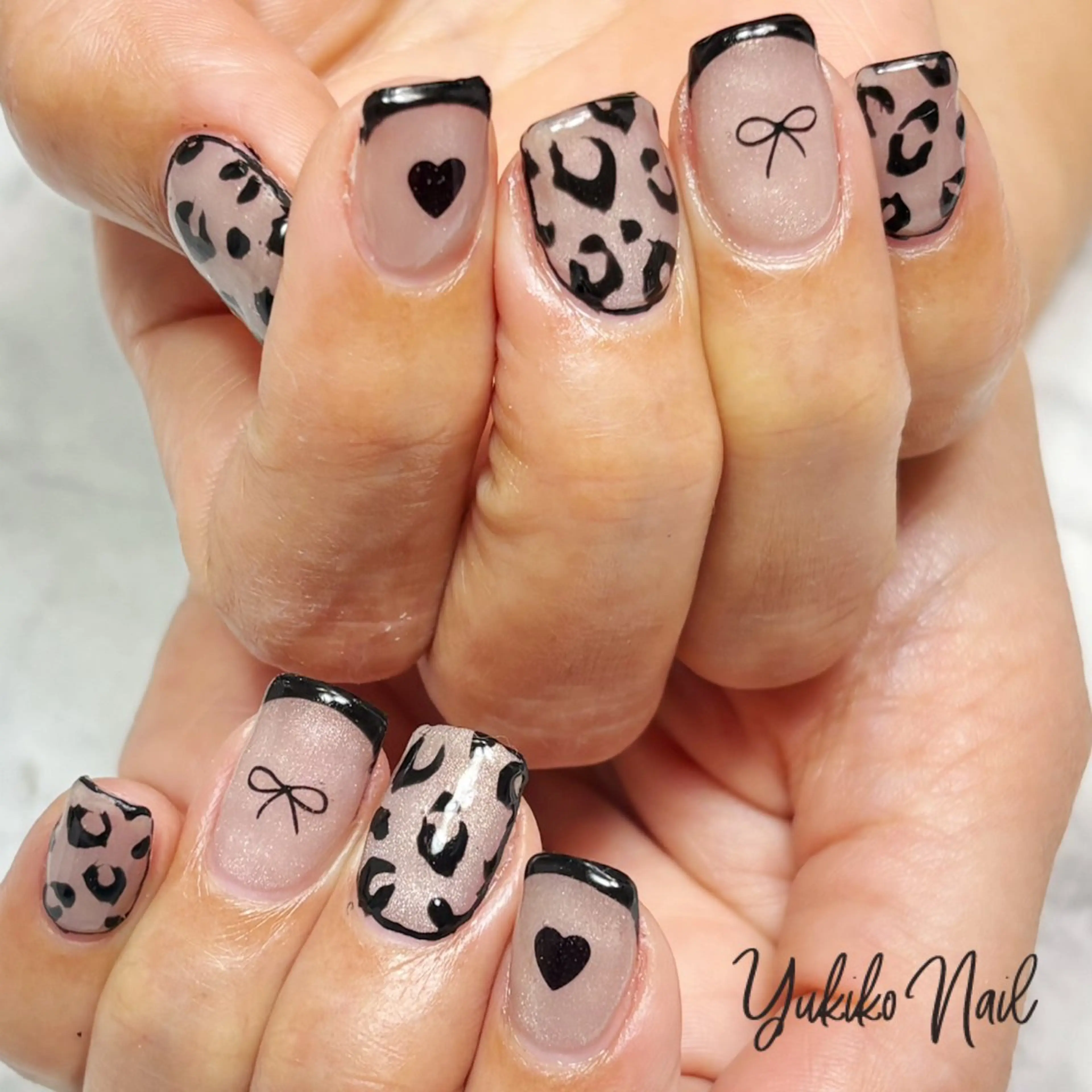 ネイル アニマル柄 ハート ホログラムネイル マグネットネイル リボン ハンドネイル ユキコ ネイルのネイルデザイン