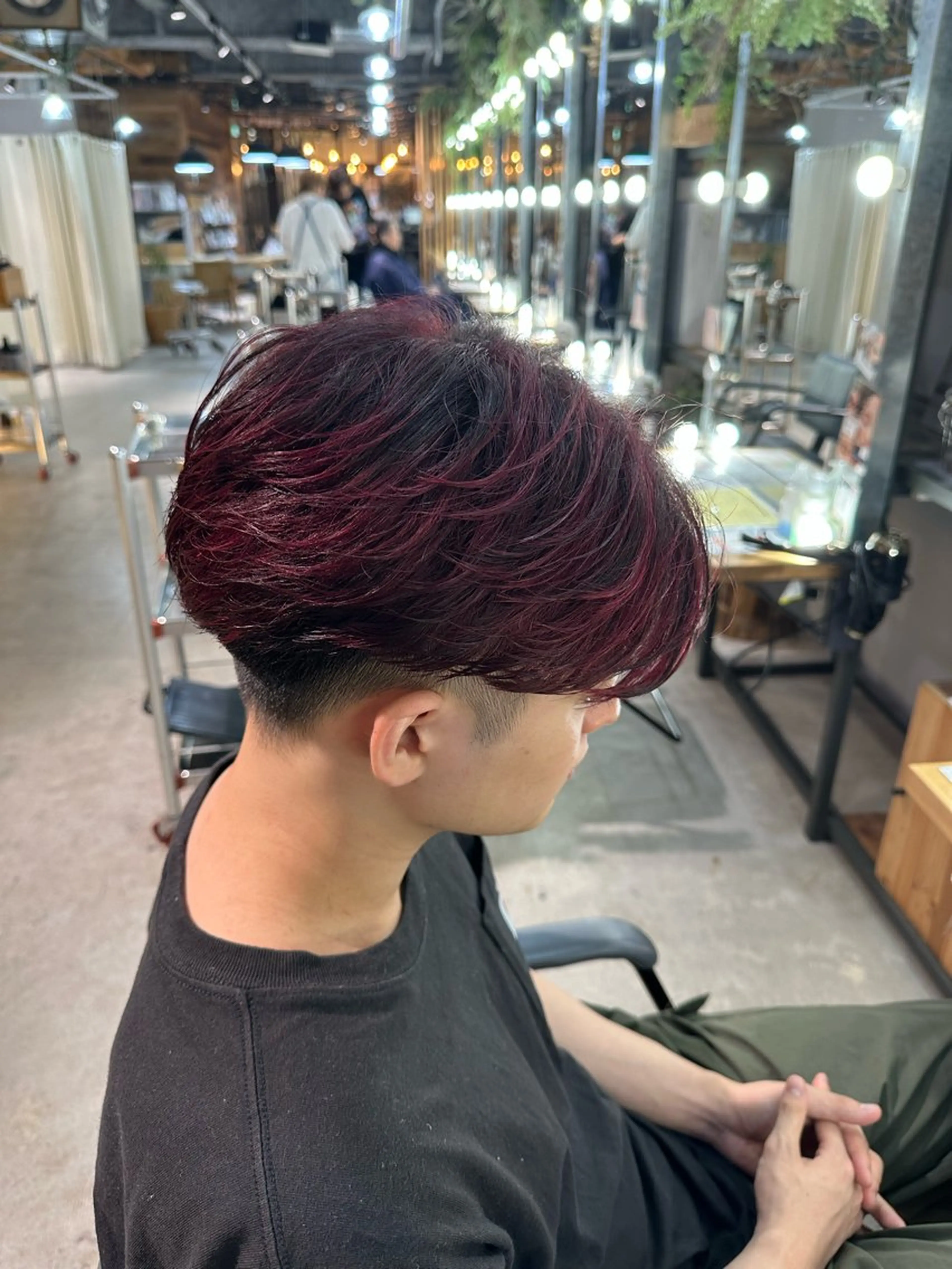 カラー メンズ メンズバレイヤージュ センターパート メンズハイライト バレイヤージュ ハイライトカラー カット ヘアカラー 溜一太／似合わせ/ メンズカットのヘアスタイル