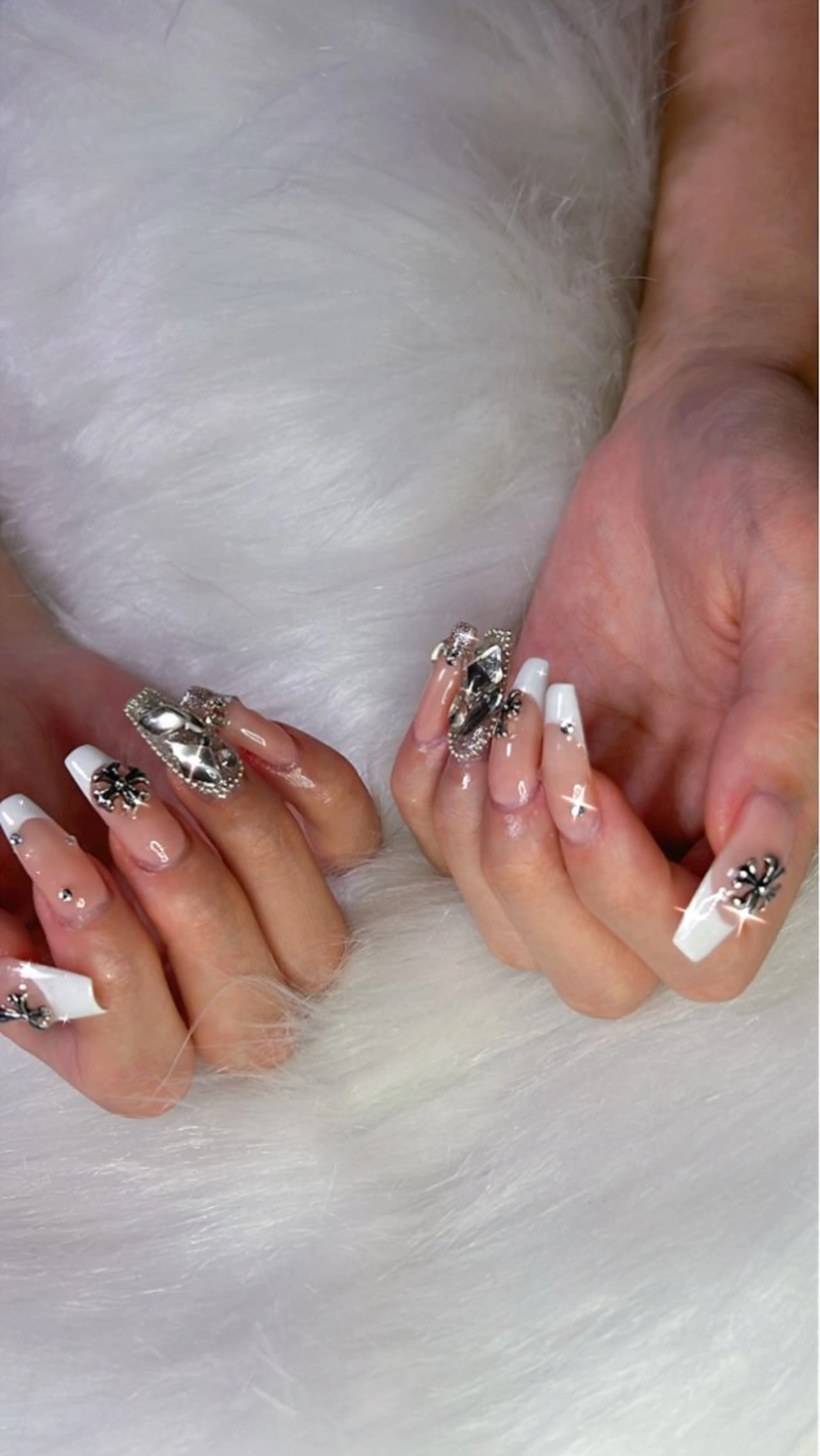 ネイル OPHELIA 𓃛のネイルデザイン