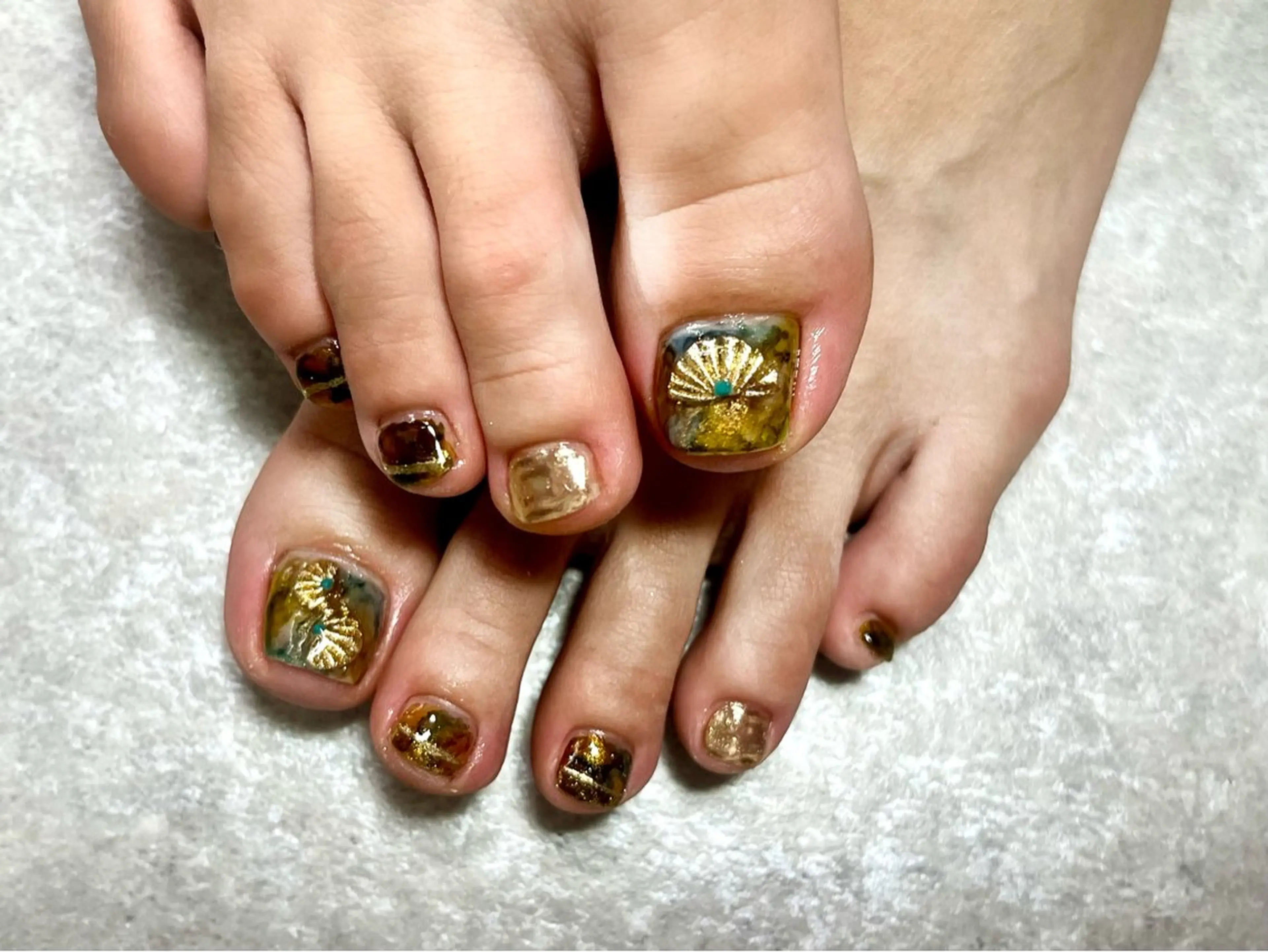 ネイル アートネイル フットネイル ミラーネイル フットネイル nail salon Reversiのネイルデザイン