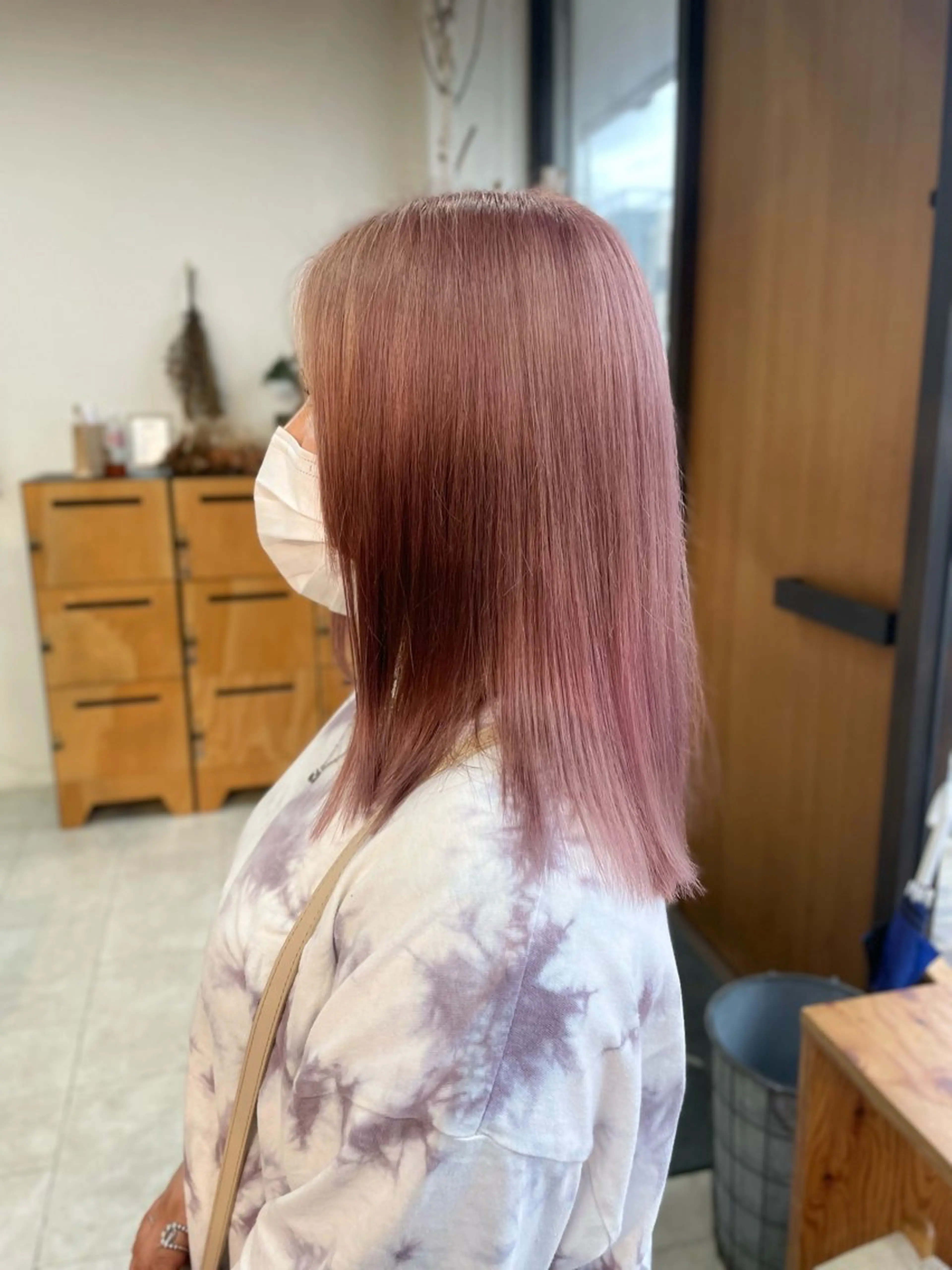 セミロング カラー ベージュカラー ハイトーンカラー ピンクカラー ピンクベージュ ヘアカラー noa.所属・🎨カラー専門家🎨 チャーリーのヘアスタイル