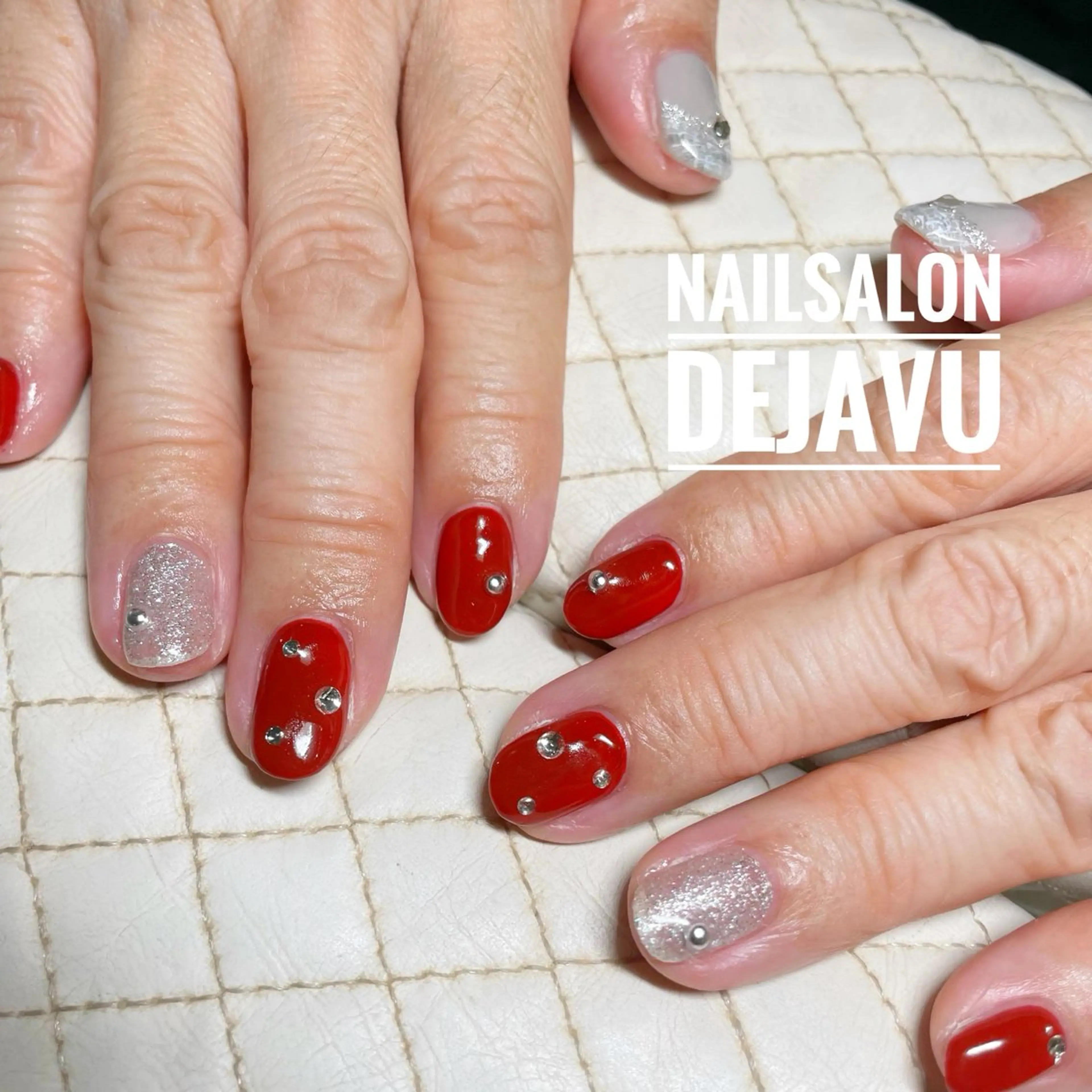 ネイル アートネイル ストーンネイル 冬ネイル クリスマス ハンドネイル Dejavu所属・Nail salon Dejavu 🌿のネイルデザイン