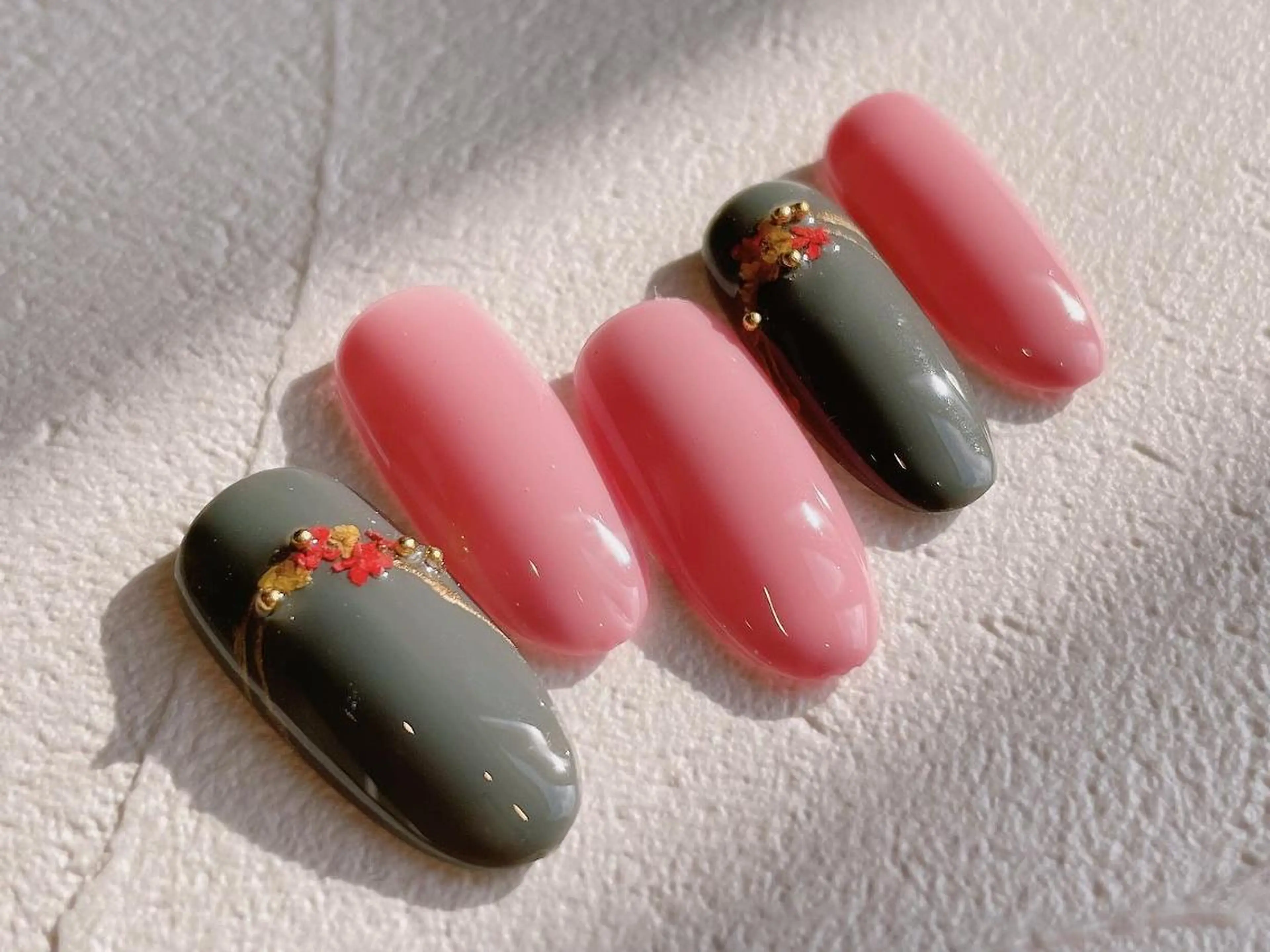 ネイル マツエク・マツパ まつげパーマ ボリュームラッシュ ジェルネイル ニュアンスネイル パラジェル 髙橋 敦子のネイルデザイン