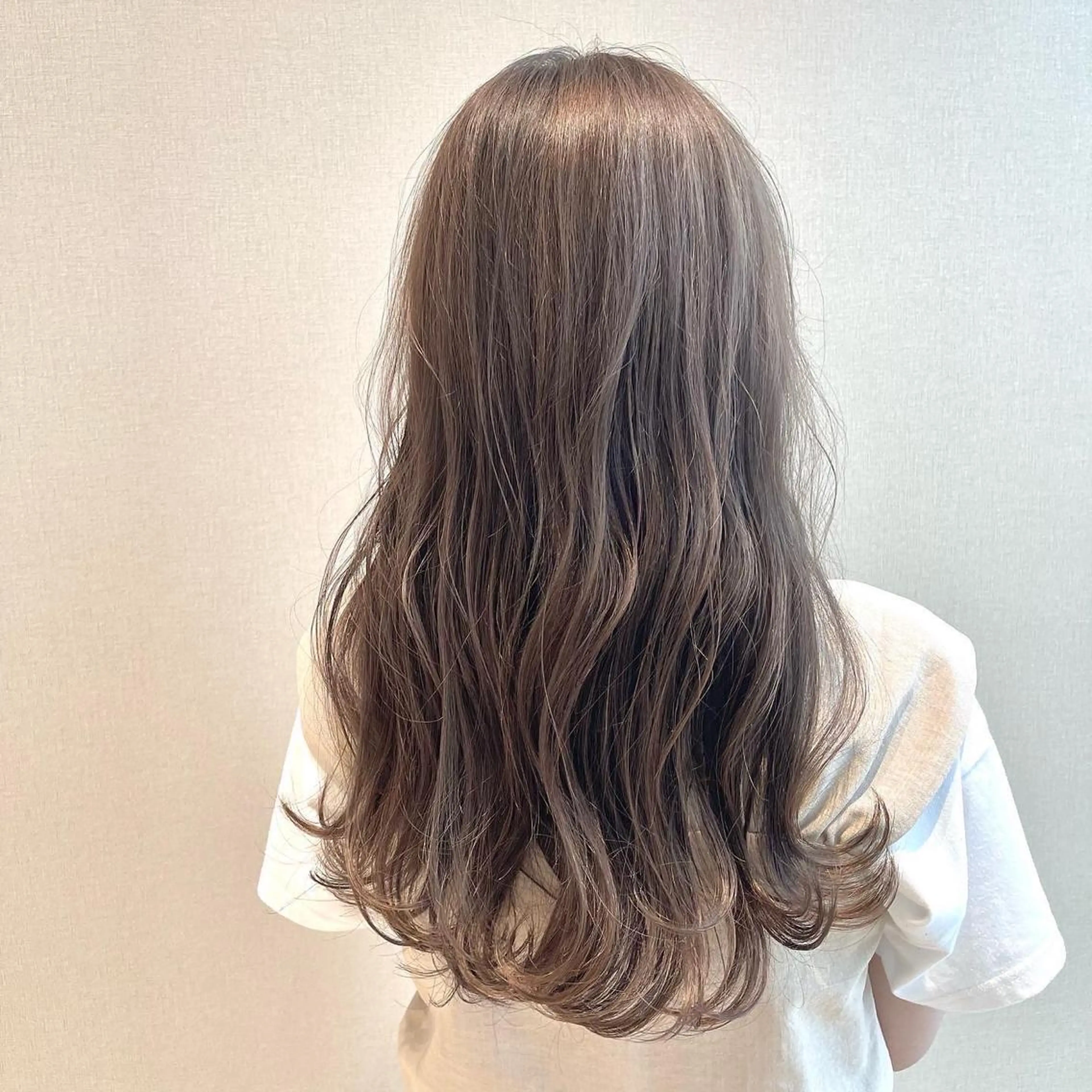 ロング カラー 切りっぱなしボブ/ 蒲生四丁目/伊藤瑠唯のヘアスタイル