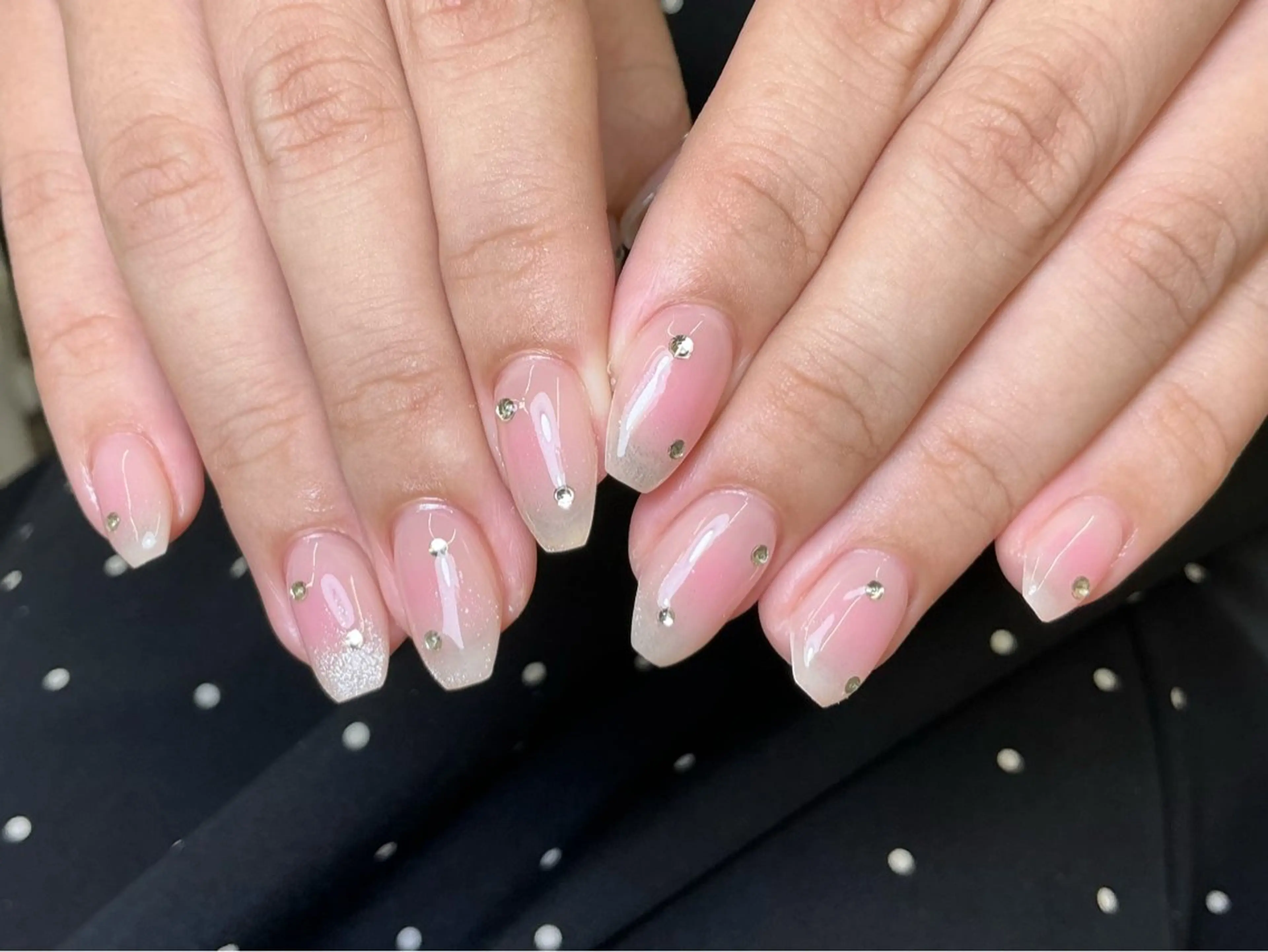 ネイル オーロラネイル 長さ出し フレンチネイル ジェルネイル ガラスフレンチ ハンドネイル Rela・S NAILのネイルデザイン