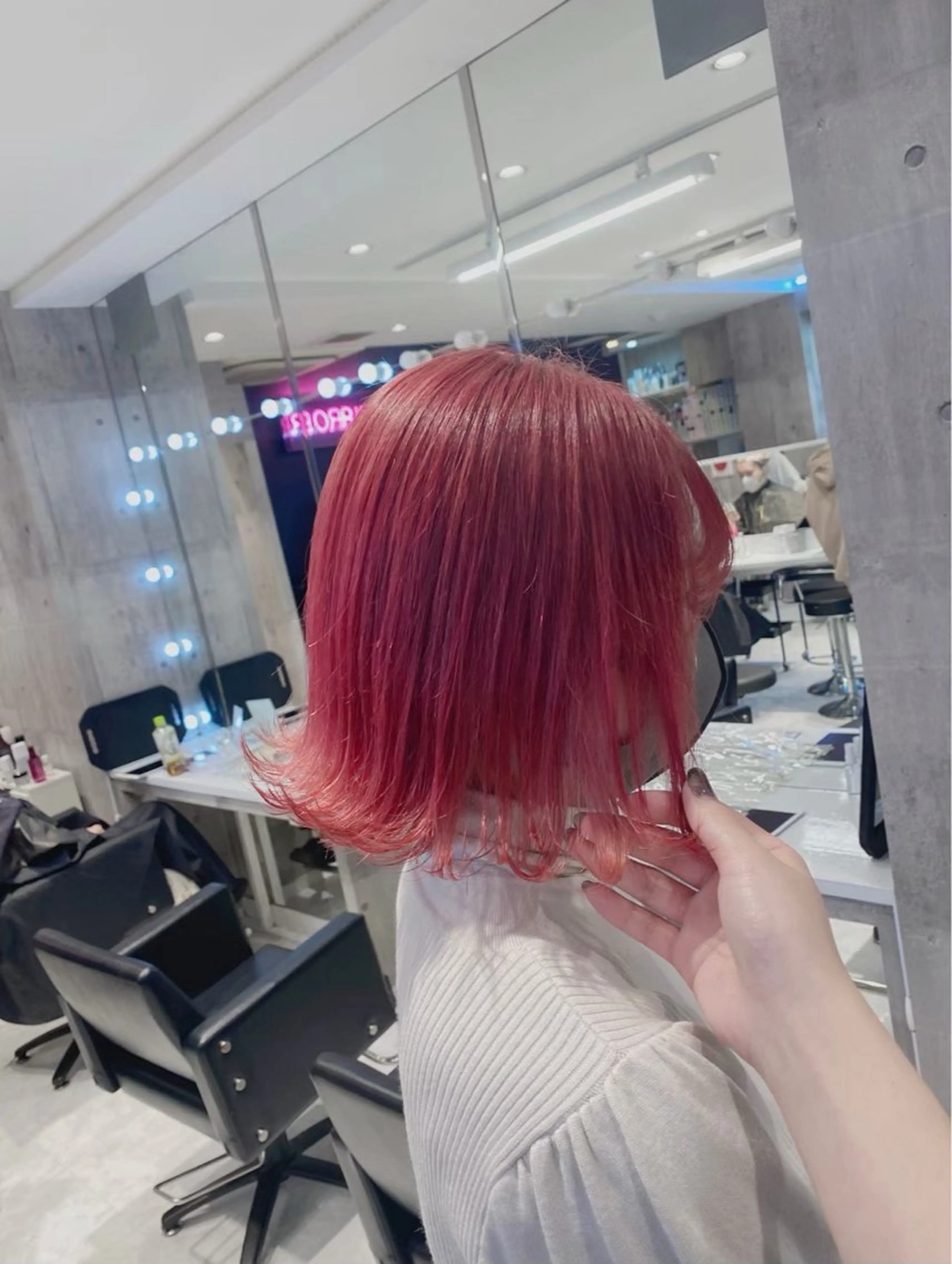 ミディアム カラー 🌈推し活ハイトーン 💫荒川結星のヘアスタイル