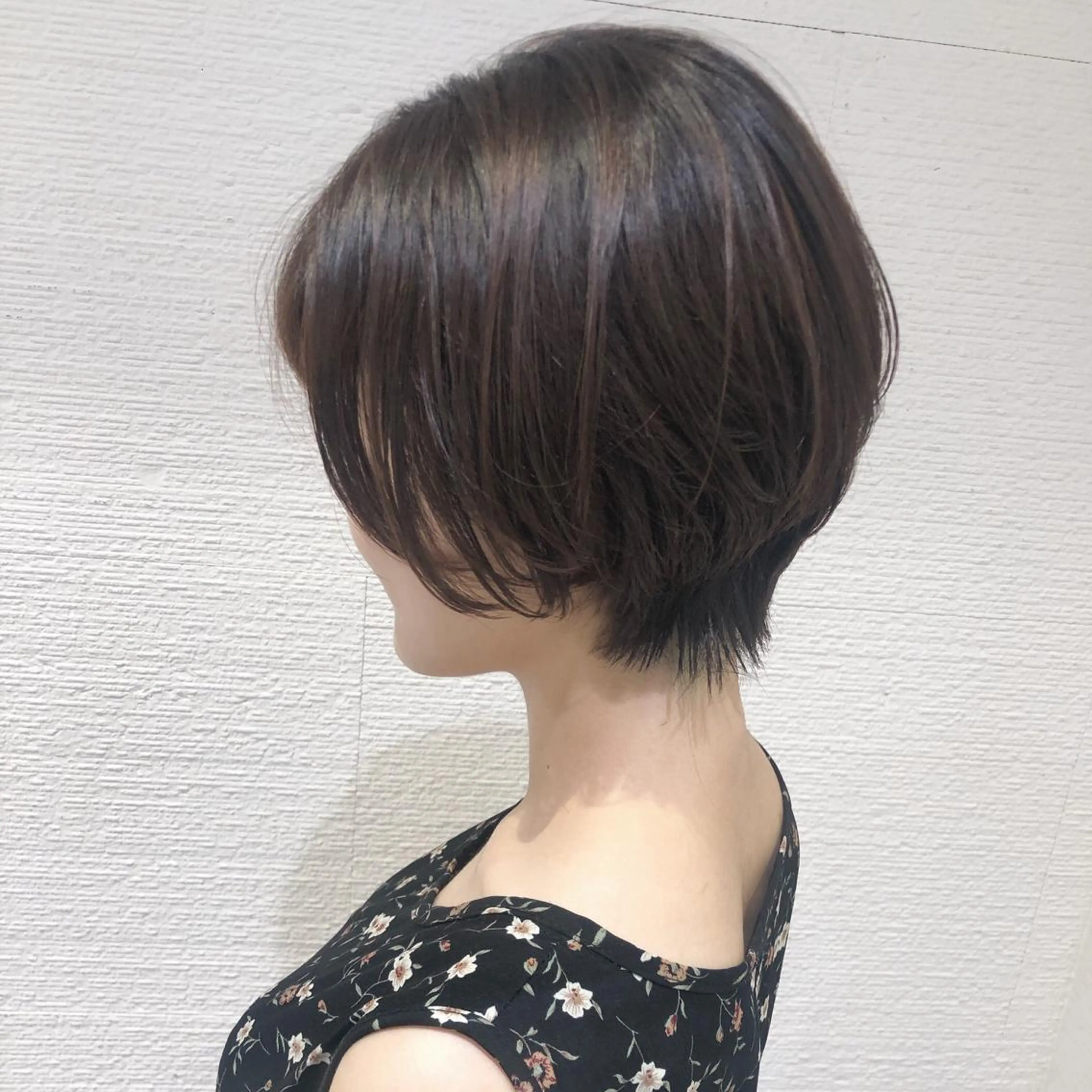 ショート カラー 三鷹で1番ショート ボブをカットする新谷のヘアスタイル