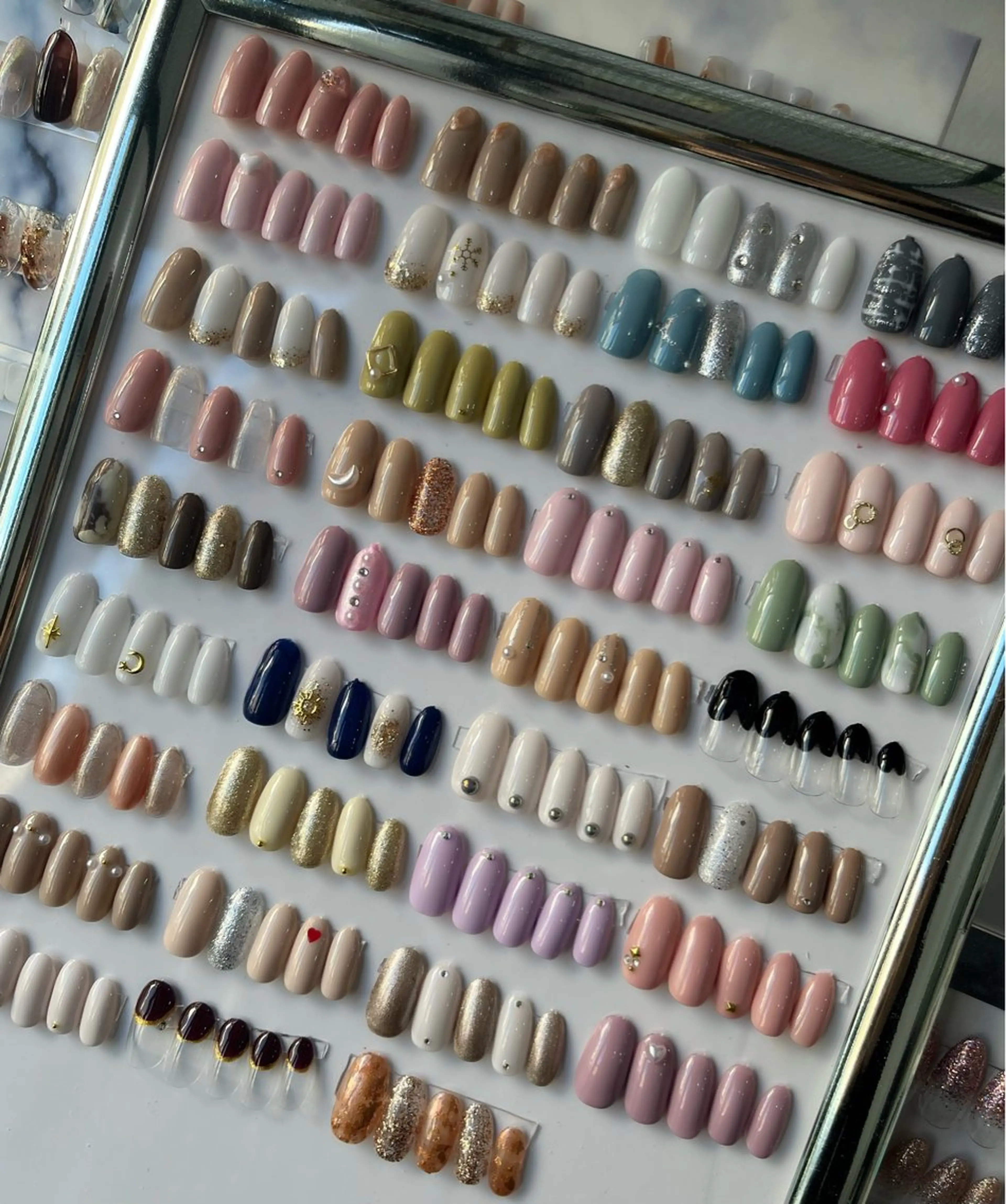 ネイル 鈴木 愛のネイルデザイン