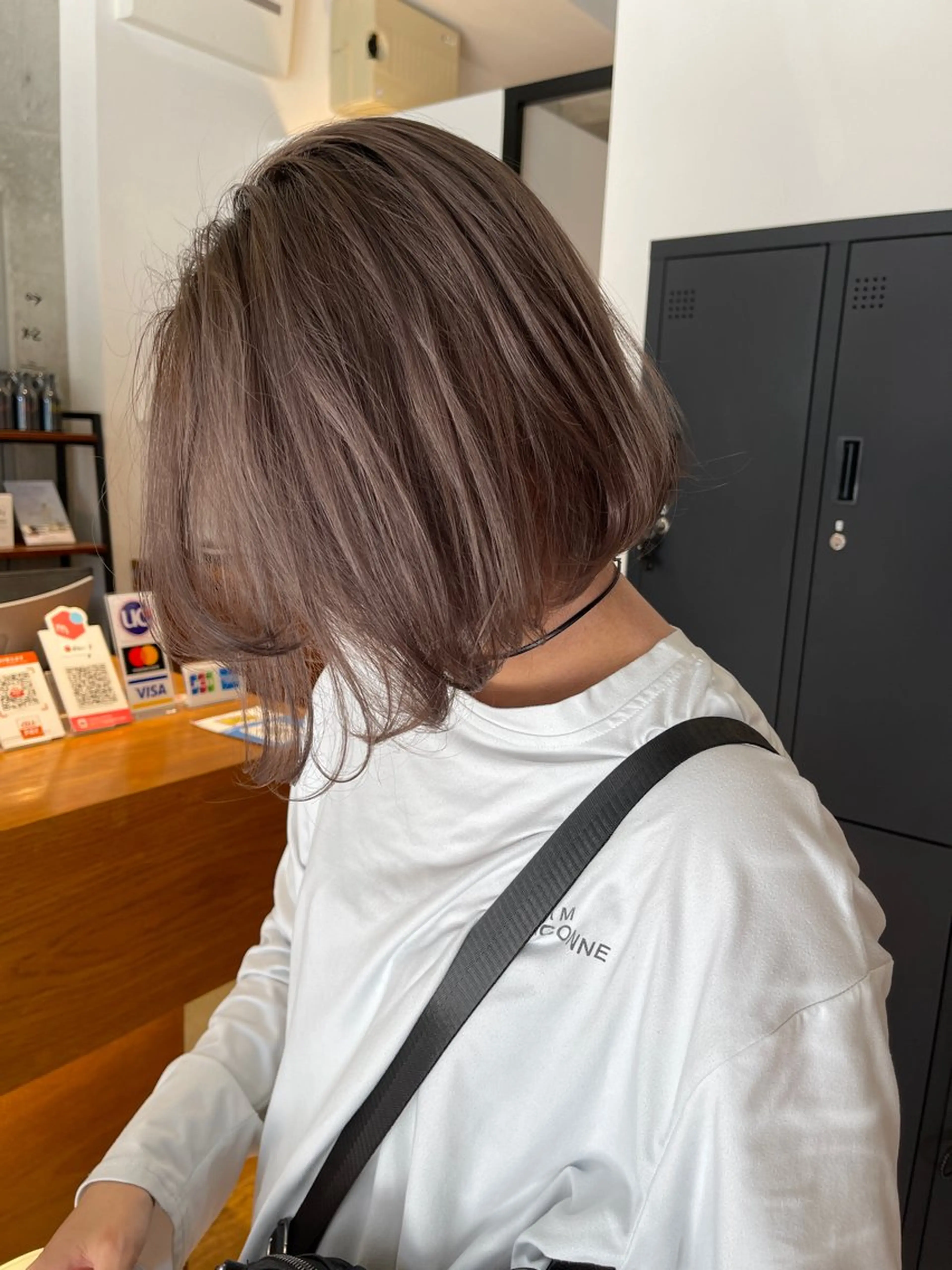 ミディアム カラー グレージュ カット ヘアカラー トリートメント ショートヘア💫 ハイトーン西田拓馬のヘアスタイル