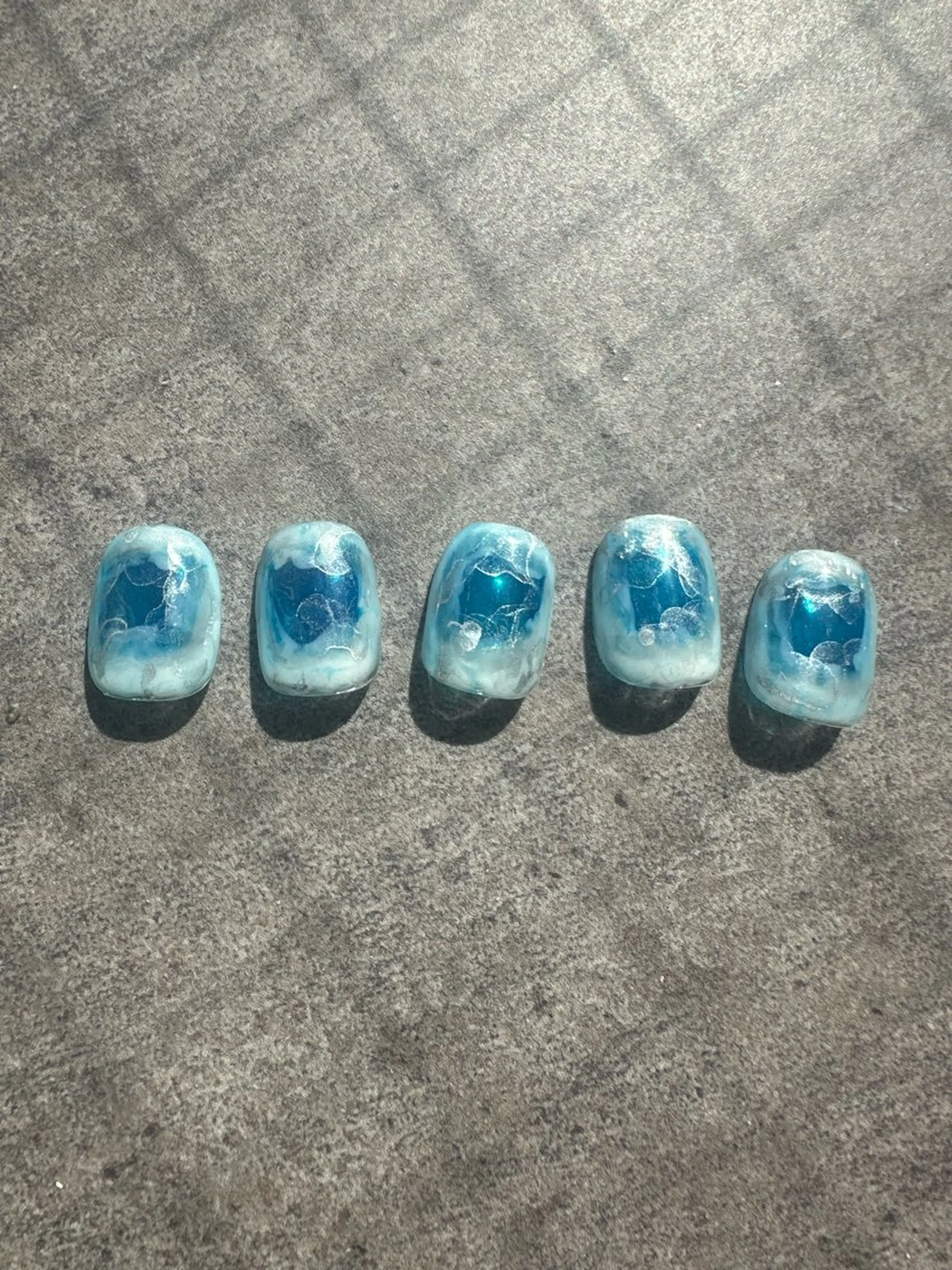 ネイル 氷ネイル・うるうるネイル ニュアンスネイル ハンドネイル asuka🍋 ネイルモデル様募集中のネイルデザイン