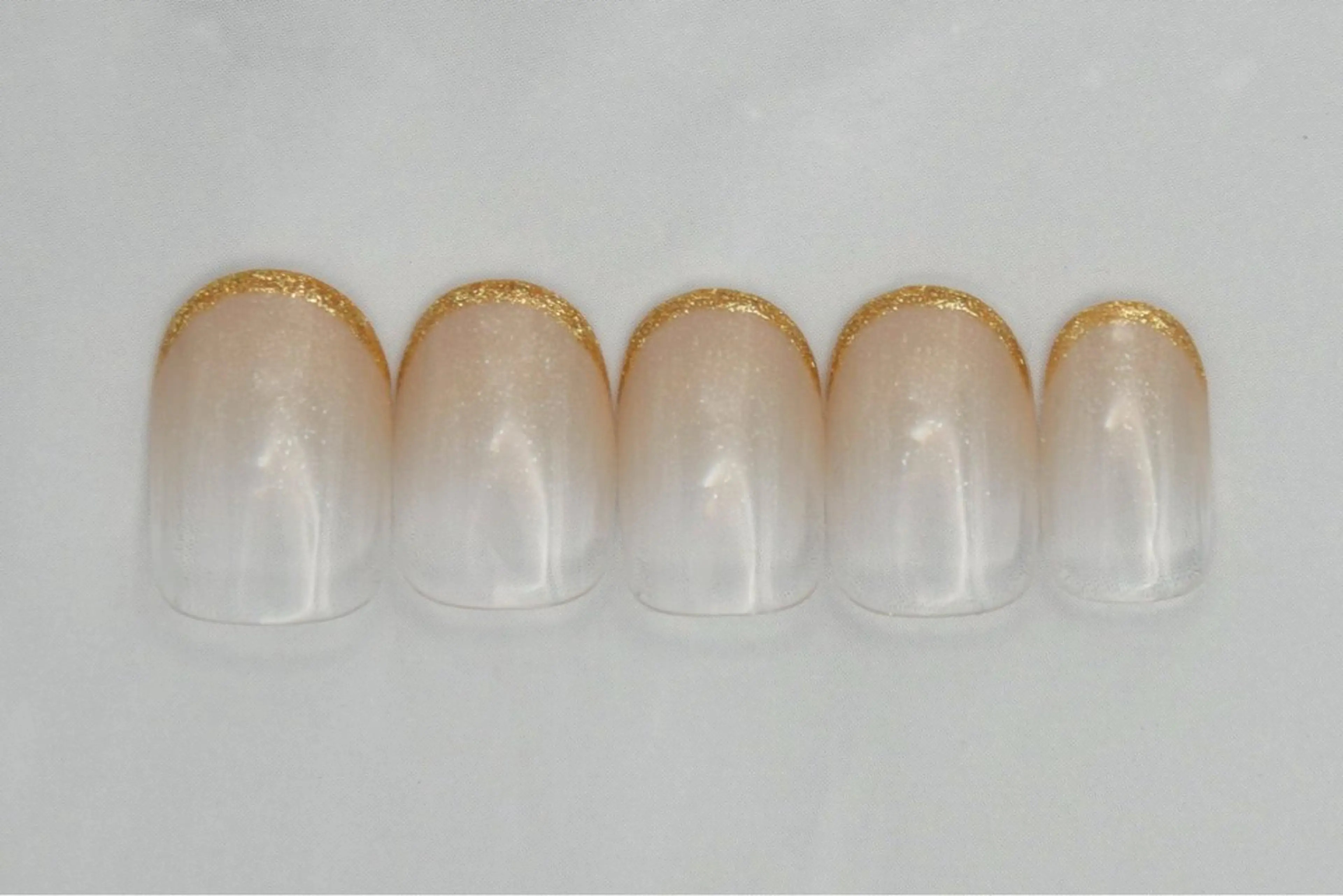 ネイル ゴールド グラデーション ラメ(グリッター) シルバー 笠原 夏葉のネイルデザイン