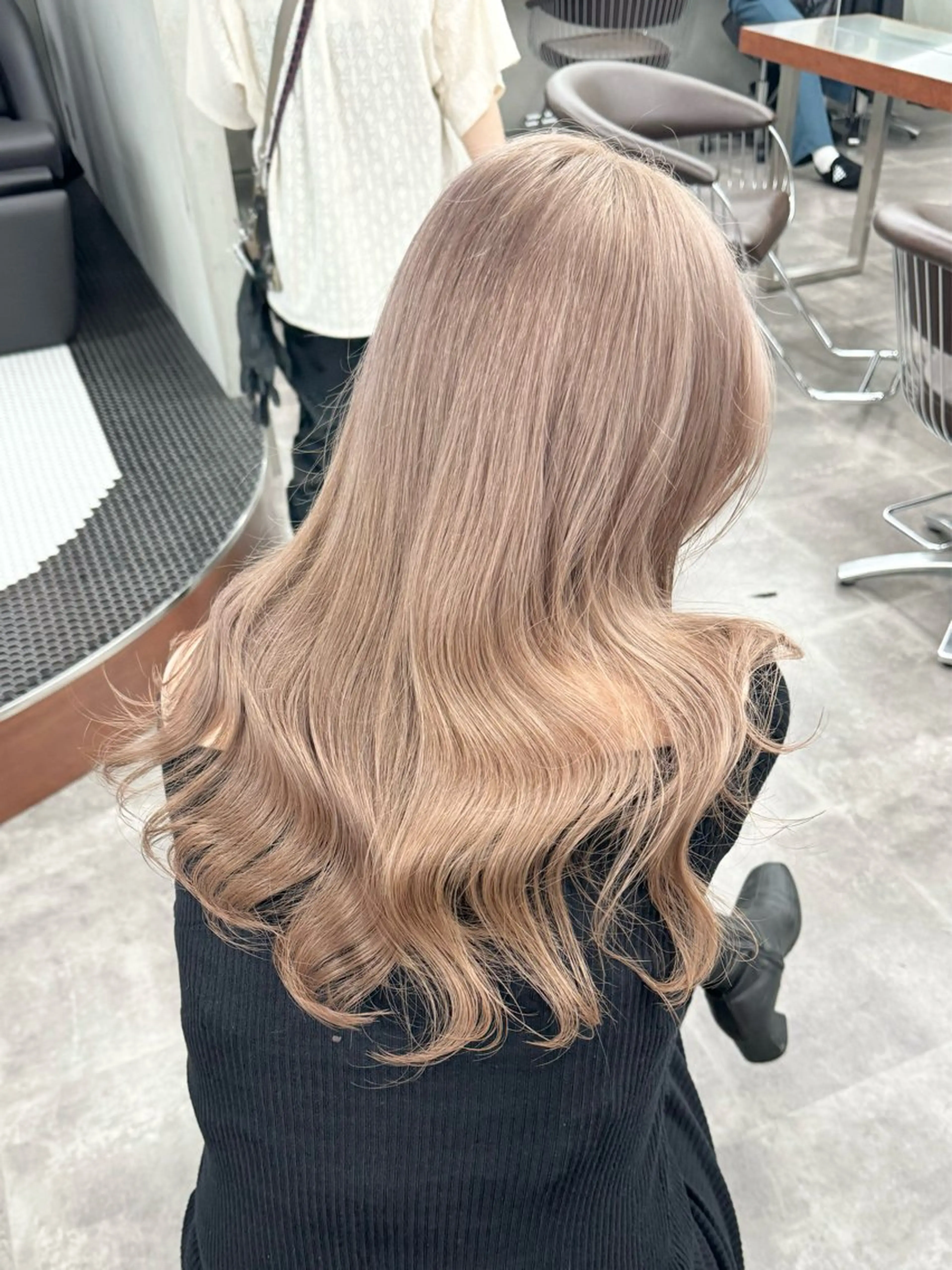 ロング カラー アッシュ ベージュカラー ブリーチ ブロンド ブラウンカラー カット ヘアカラー トリートメント ブリーチ　ハイトーン 特化🌈フジタハルキのヘアスタイル